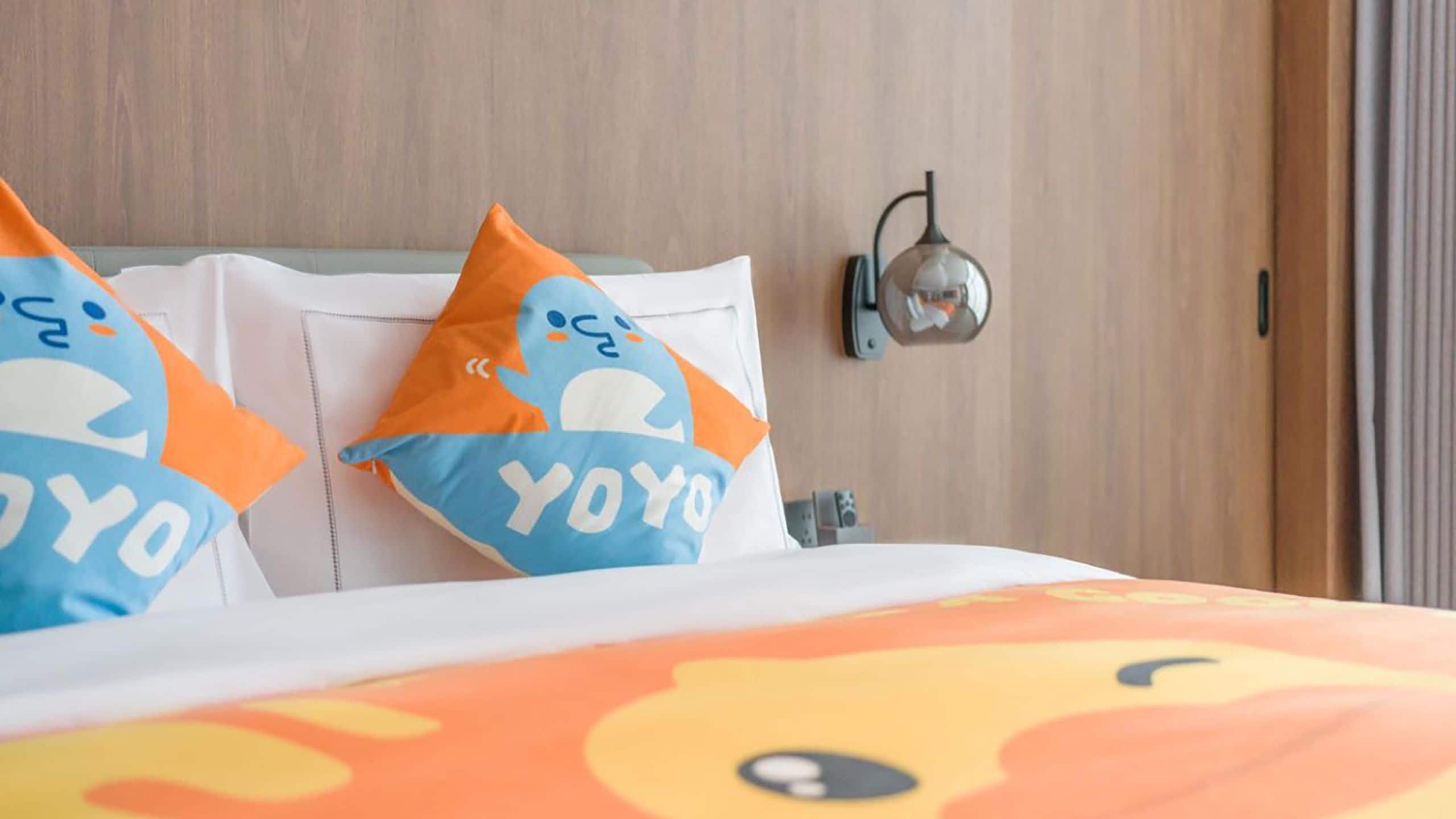 3 of 8 UrCove Chongqing Yubei Executive Family Suite Bed