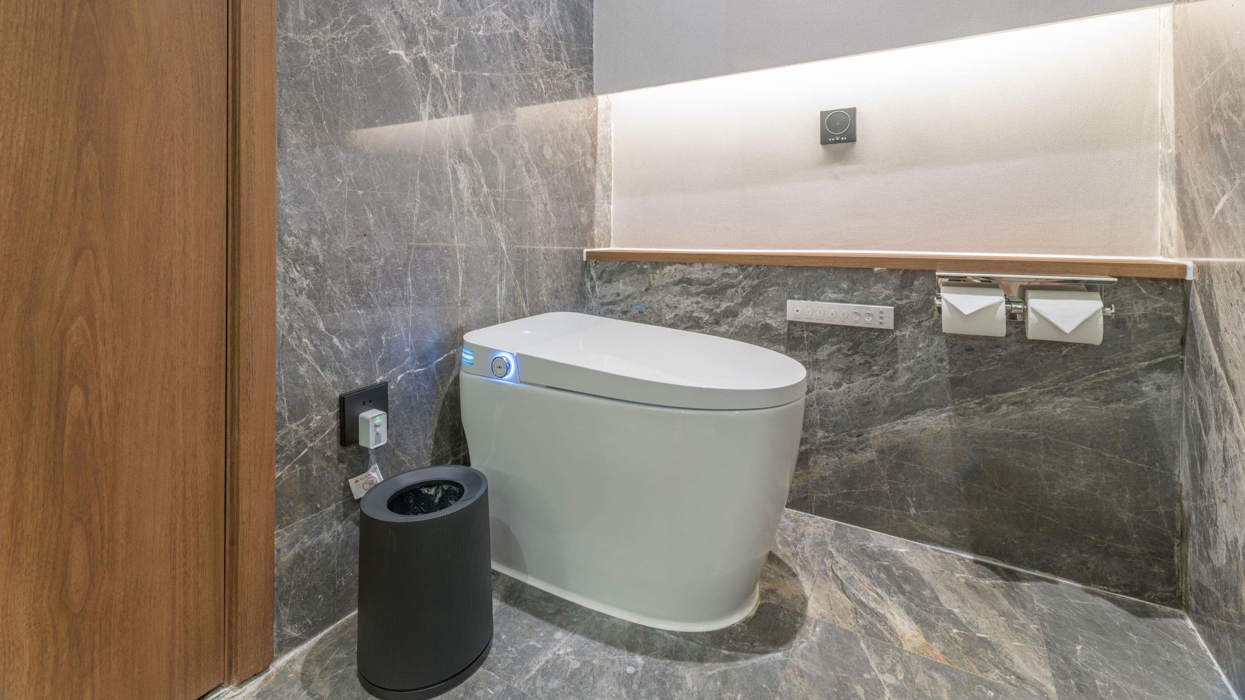 6 of 8 UrCove Chongqing Yubei Executive King Smart Toilet