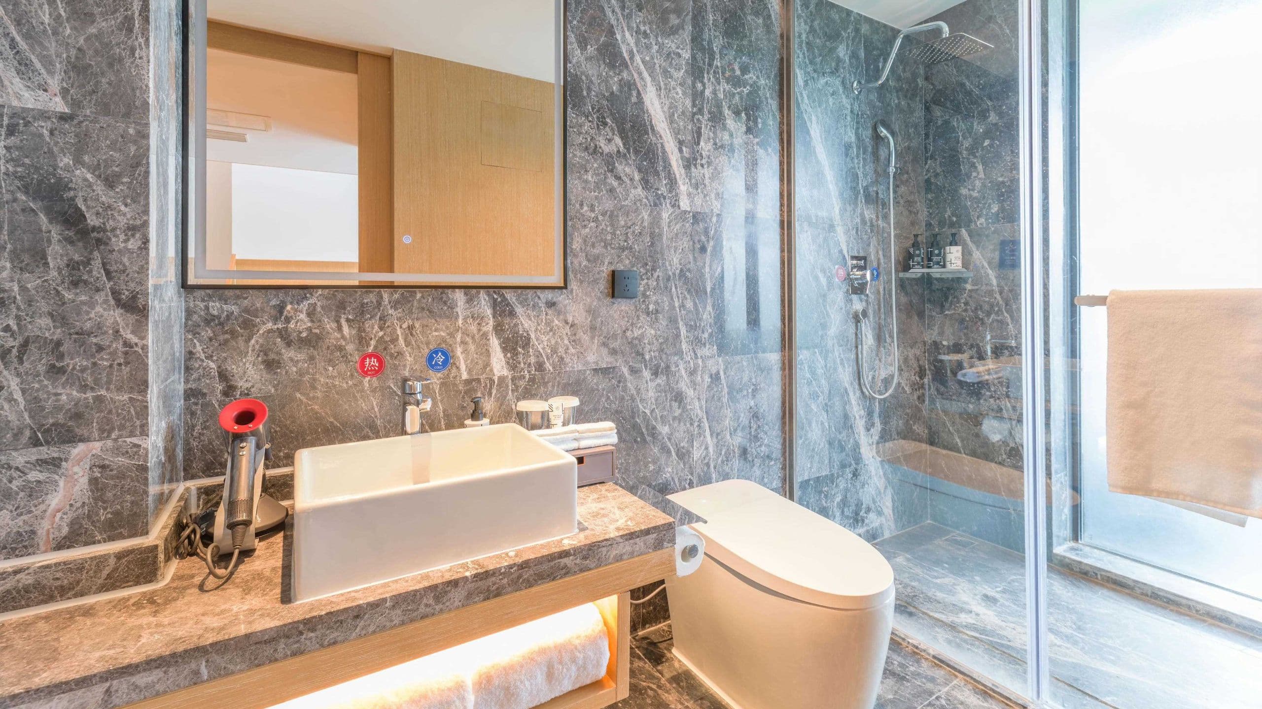 5 of 6 UrCove Chongqing Yubei Loft Mahjong King Bathroom