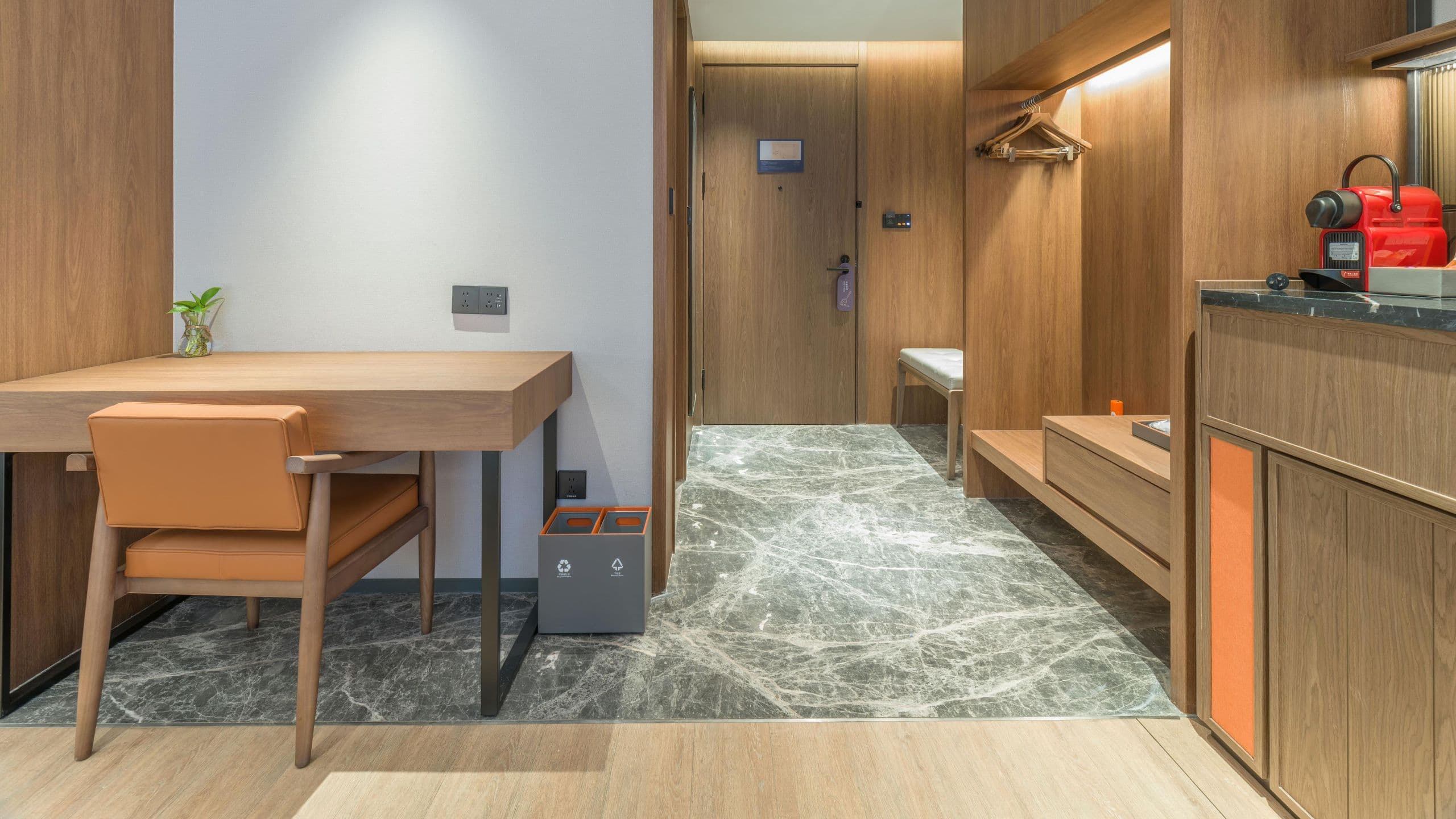 3 of 5 UrCove Chongqing Yubei Superior Twin Working Desk