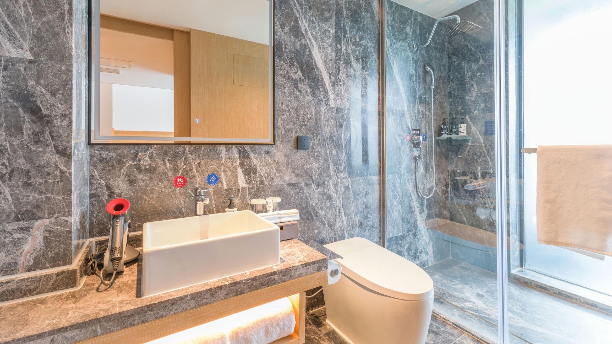 5 of 6 UrCove Chongqing Yubei Loft Twin Bathroom