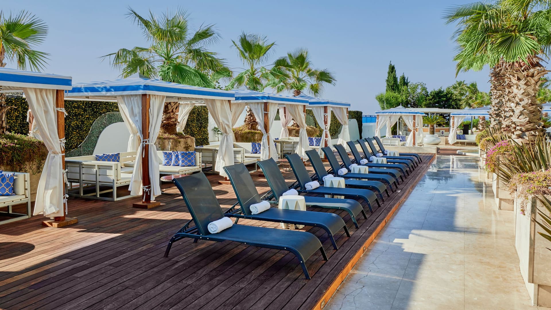 Hyatt Regency Istanbul Ataköy Pool Cabanas