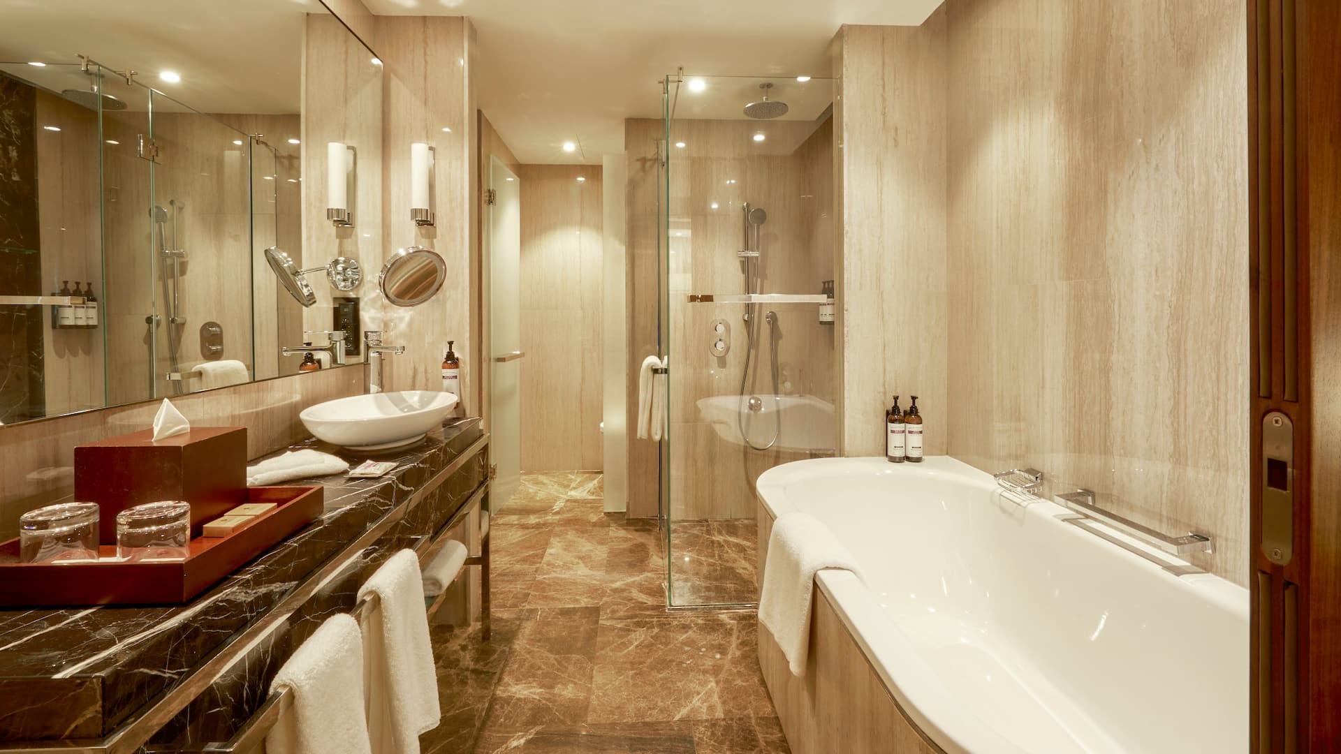 Hyatt Regency Istanbul Ataköy Standard Room Bathroom