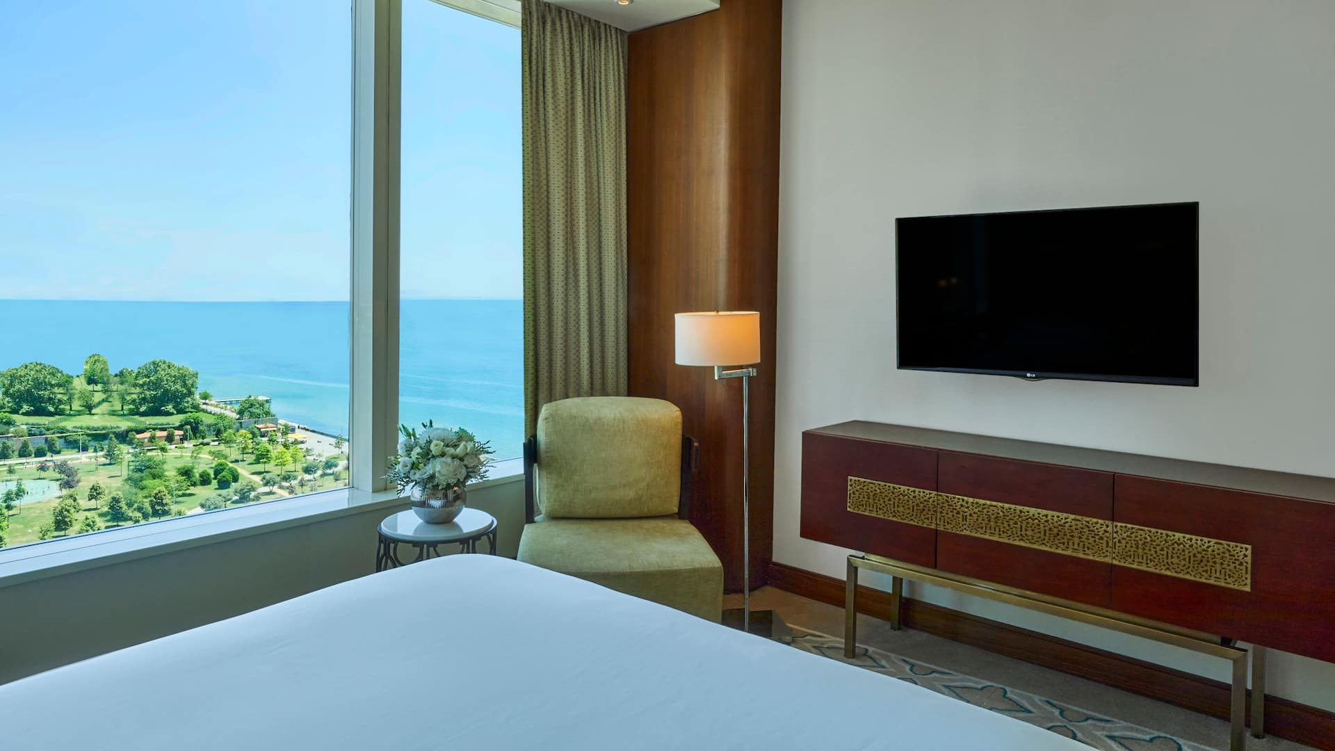 Hyatt Regency Istanbul Ataköy Regency Suite Bedroom Angle