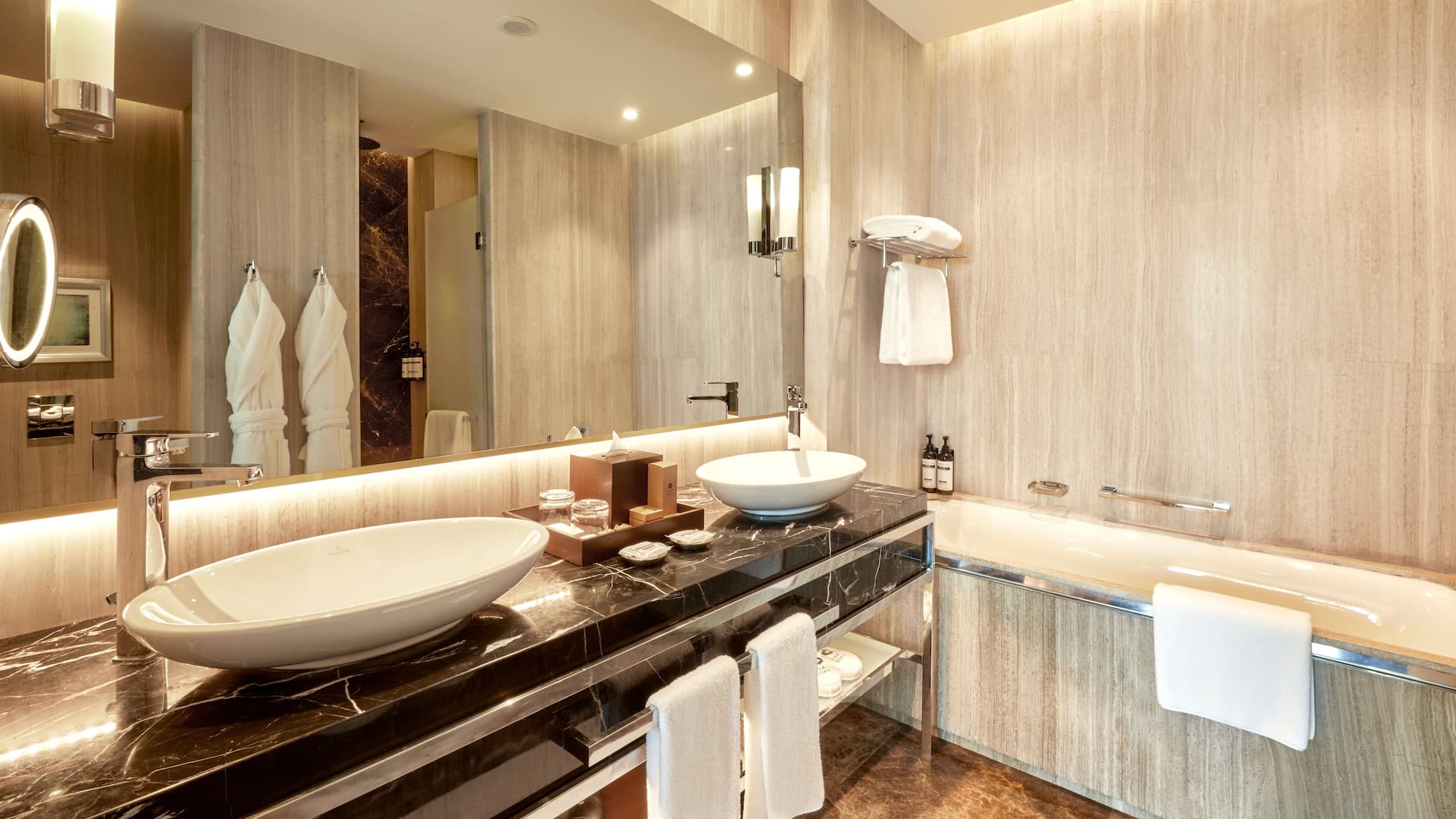 Hyatt Regency Istanbul Ataköy Regency Suite Bathroom