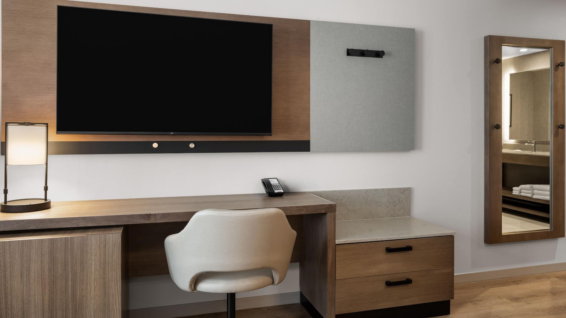 2/3 Hyatt Place Billings High Floor King Desk Area