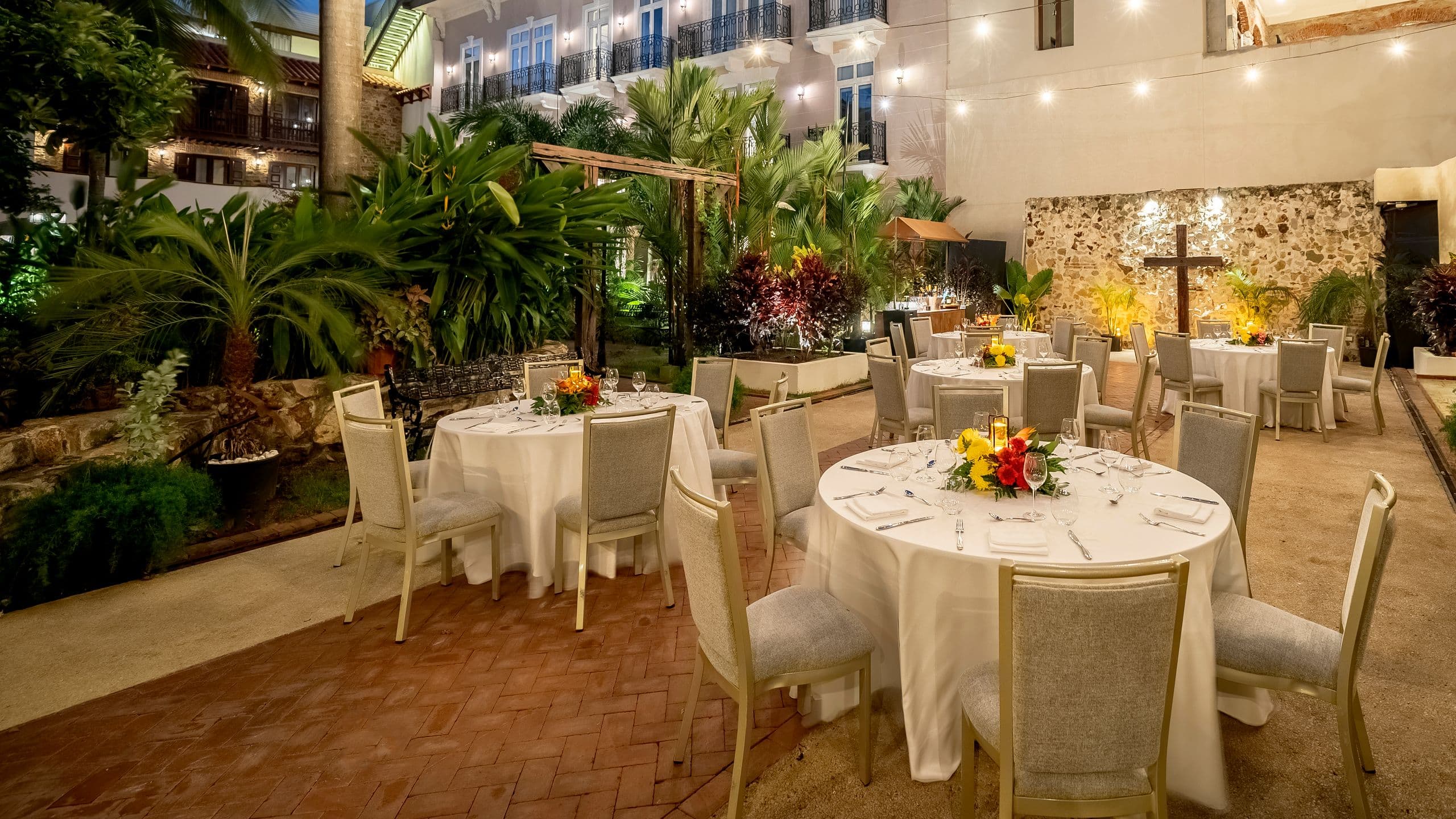 2 de 3 Hotel La Compañia Social Event Capilla