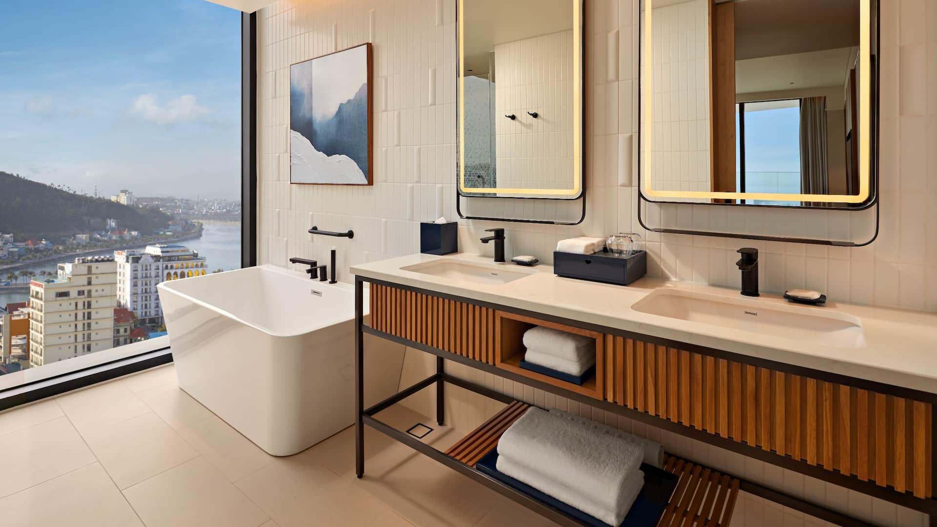 第 6，共 7 Hyatt Place Ha Long Bay, Bai Chay King Suite Bathroom