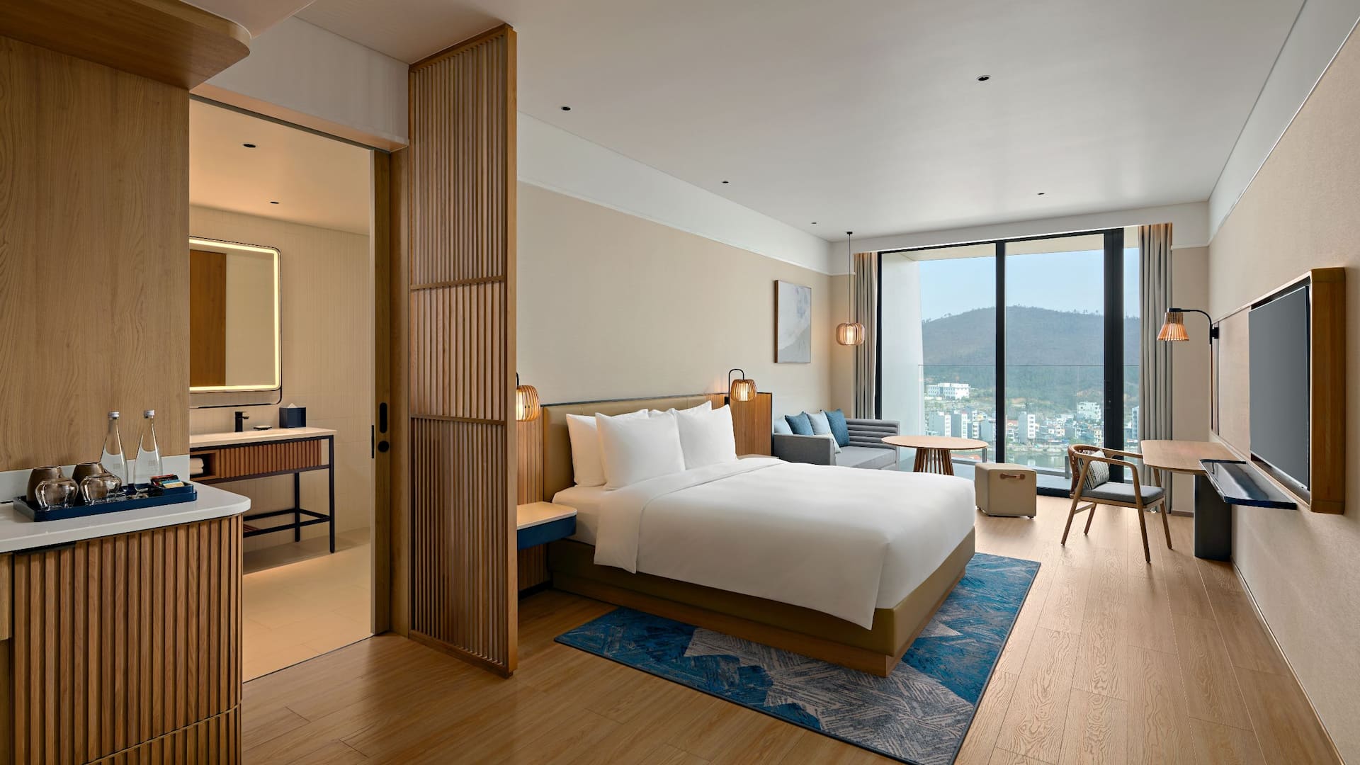 Hyatt Place Ha Long Bay, Bai Chay King Bed Deluxe Bedroom