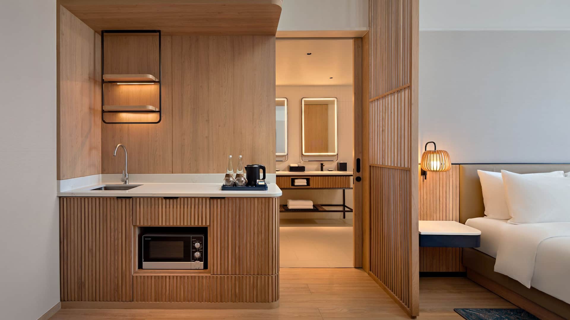 第 4，共 4 Hyatt Place Ha Long Bay, Bai Chay King Bed Deluxe Bathroom Two