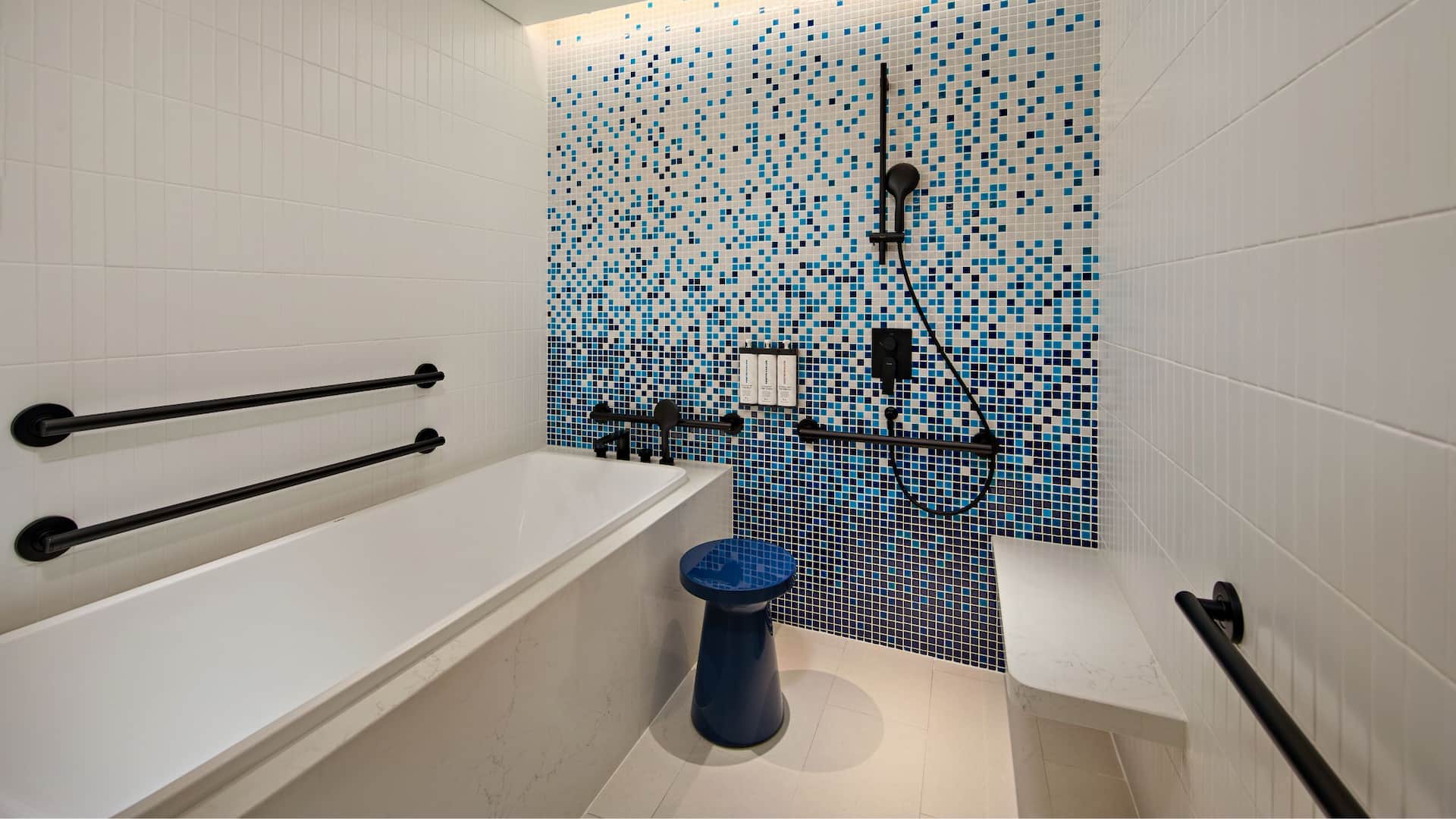 第 2，共 3 Hyatt Place Ha Long Bay, Bai Chay Twin Beds Shower