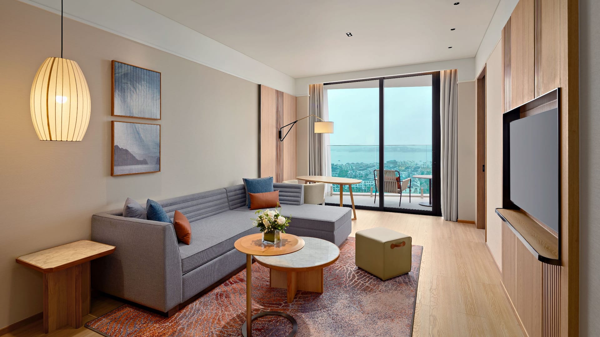 Hyatt Place Ha Long Bay, Bai Chay King Suite Living Room