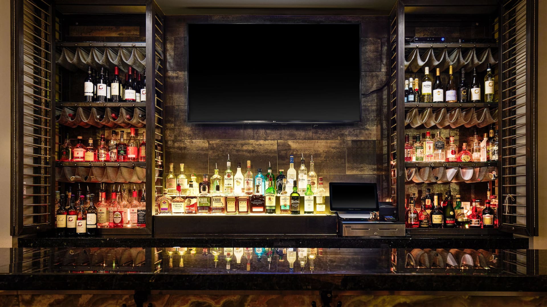 3 of 4 Hyatt House Seattle/Redmond H Bar Bar Straight