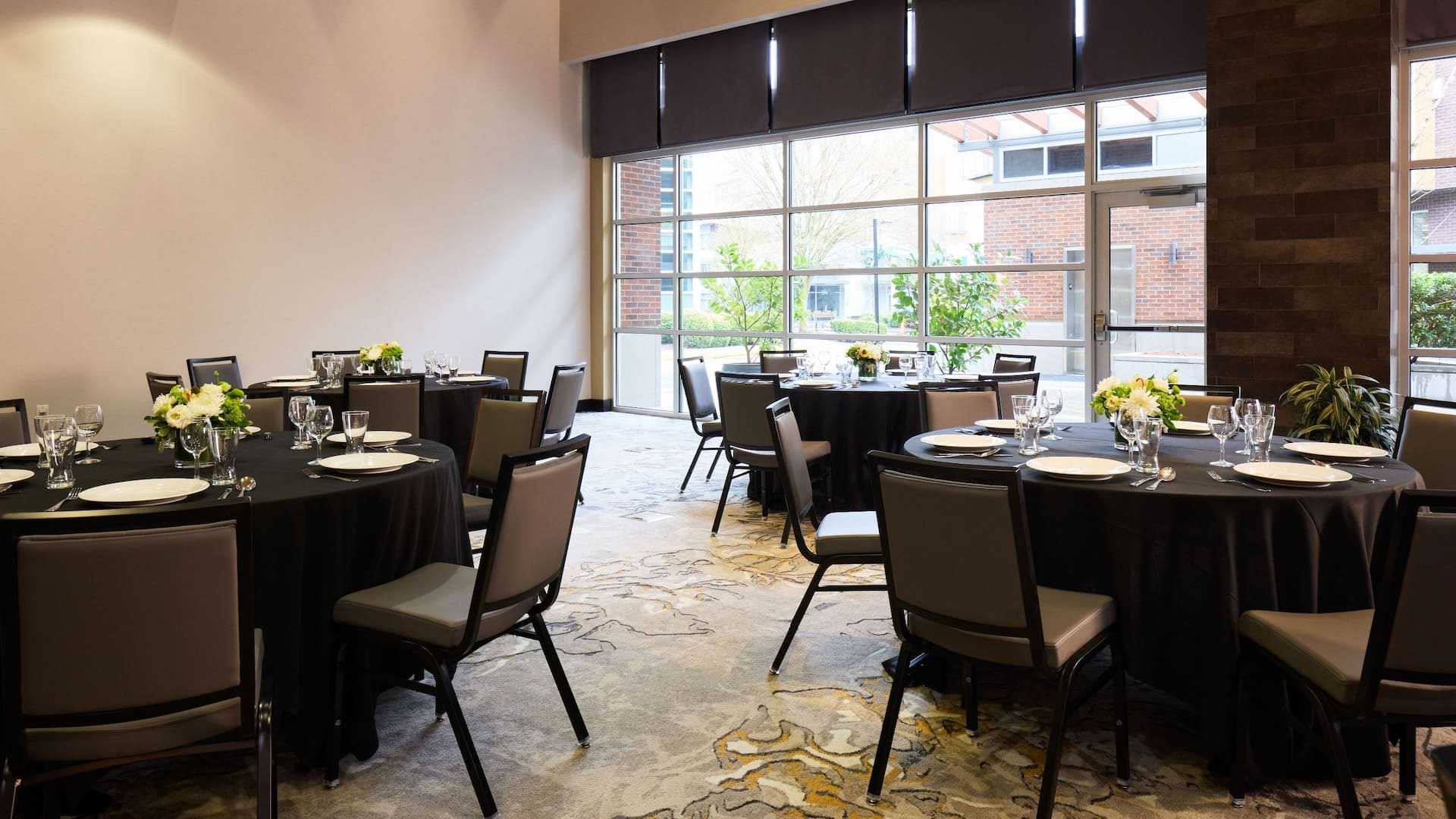 Hyatt House Seattle/Redmond Meeting Space Rounds Detail