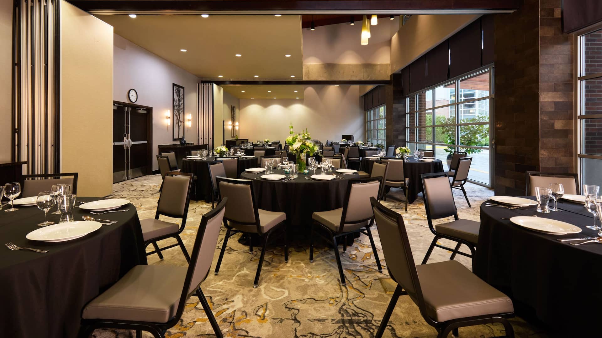 Hyatt House Seattle/Redmond Meeting Space Rounds Straight