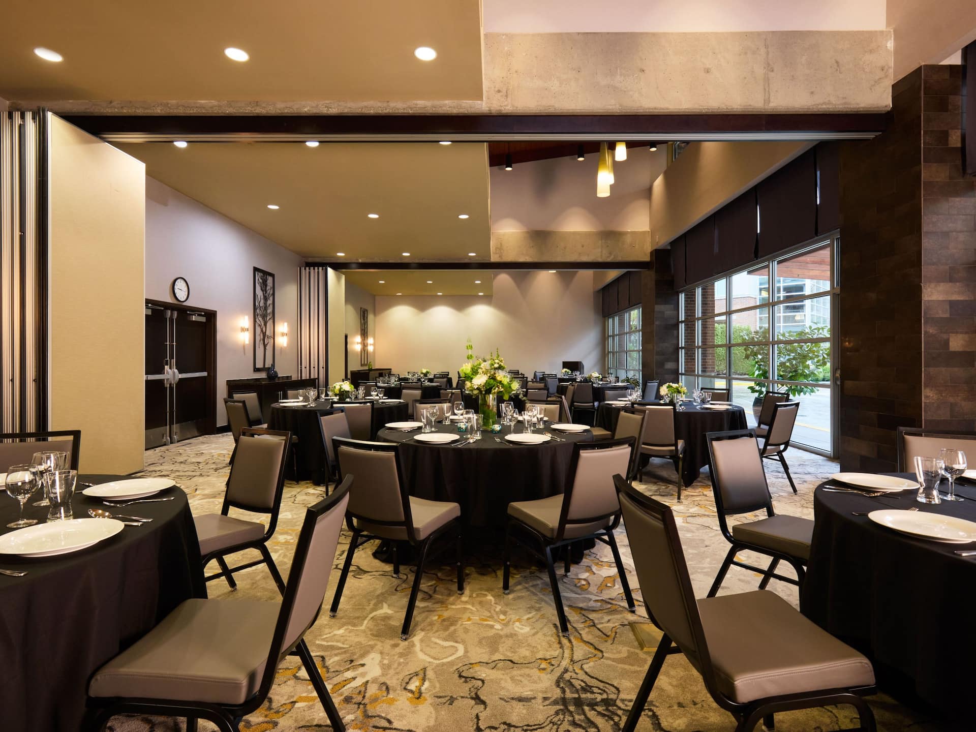 Hyatt House Seattle/Redmond Meeting Space Rounds Straight