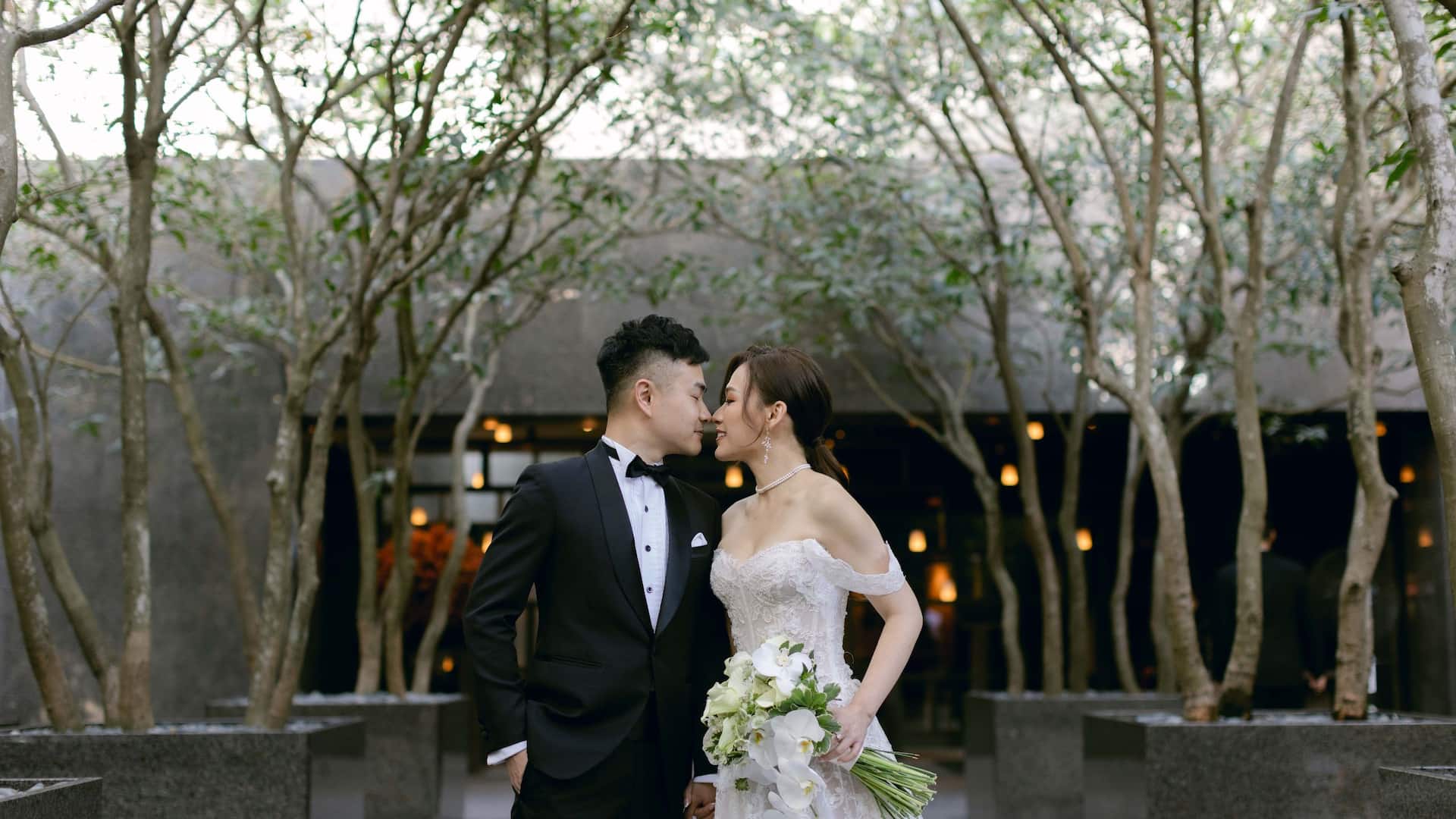 第 2，共 3 Grand Hyatt Hong Kong Wedding Lifestyle Courtyard Close Up