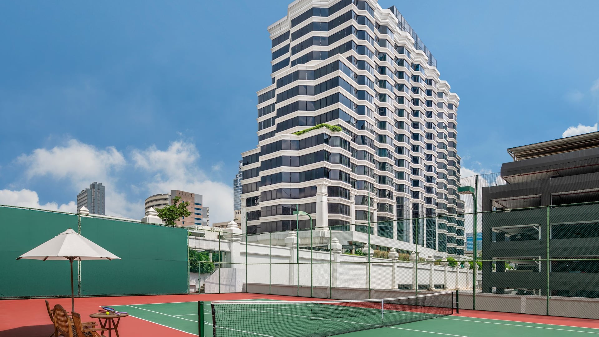 Grand Hyatt Erawan Bangkok Tennis Court