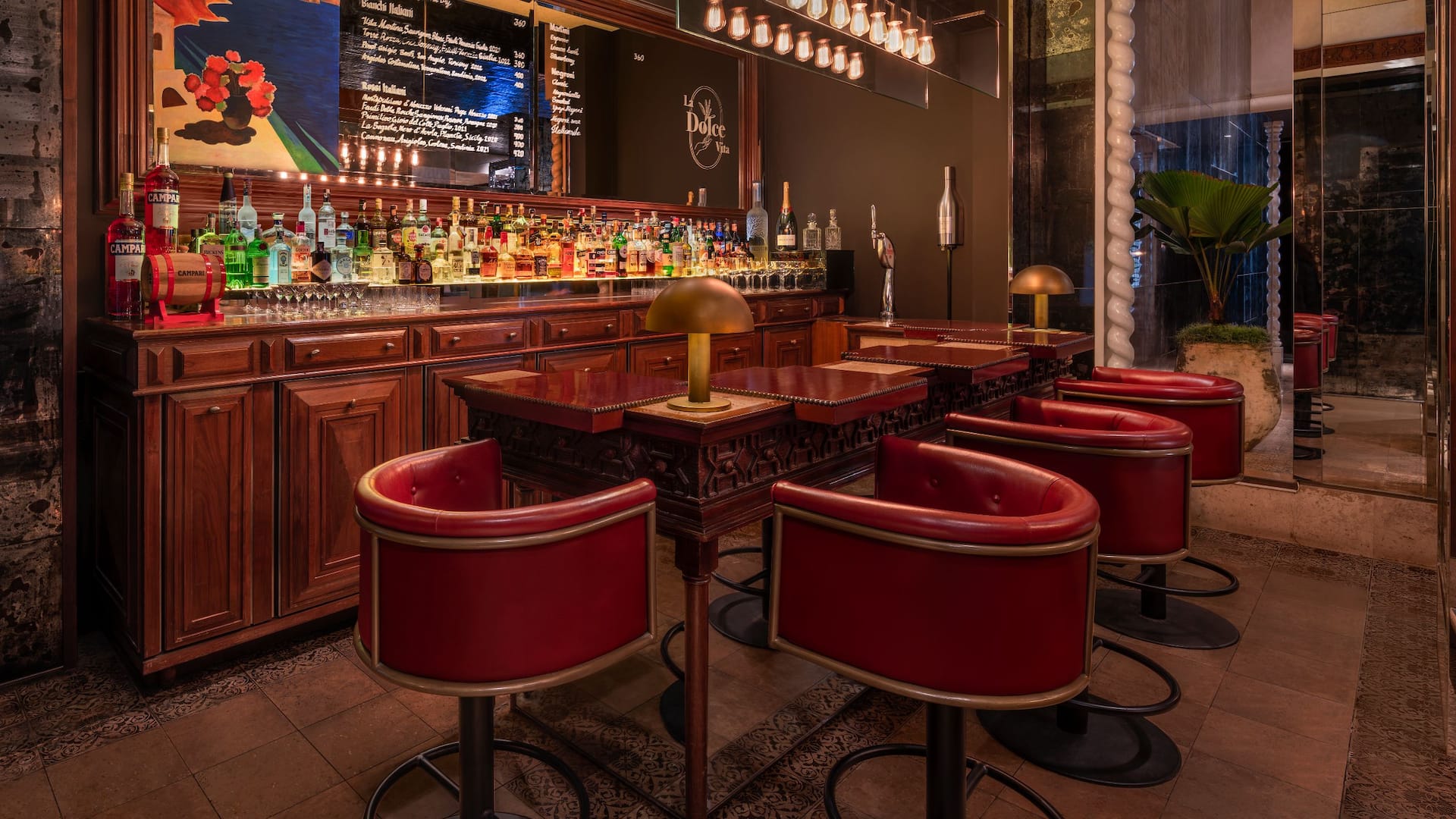 Grand Hyatt Erawan Bangkok Salvia Bar Area