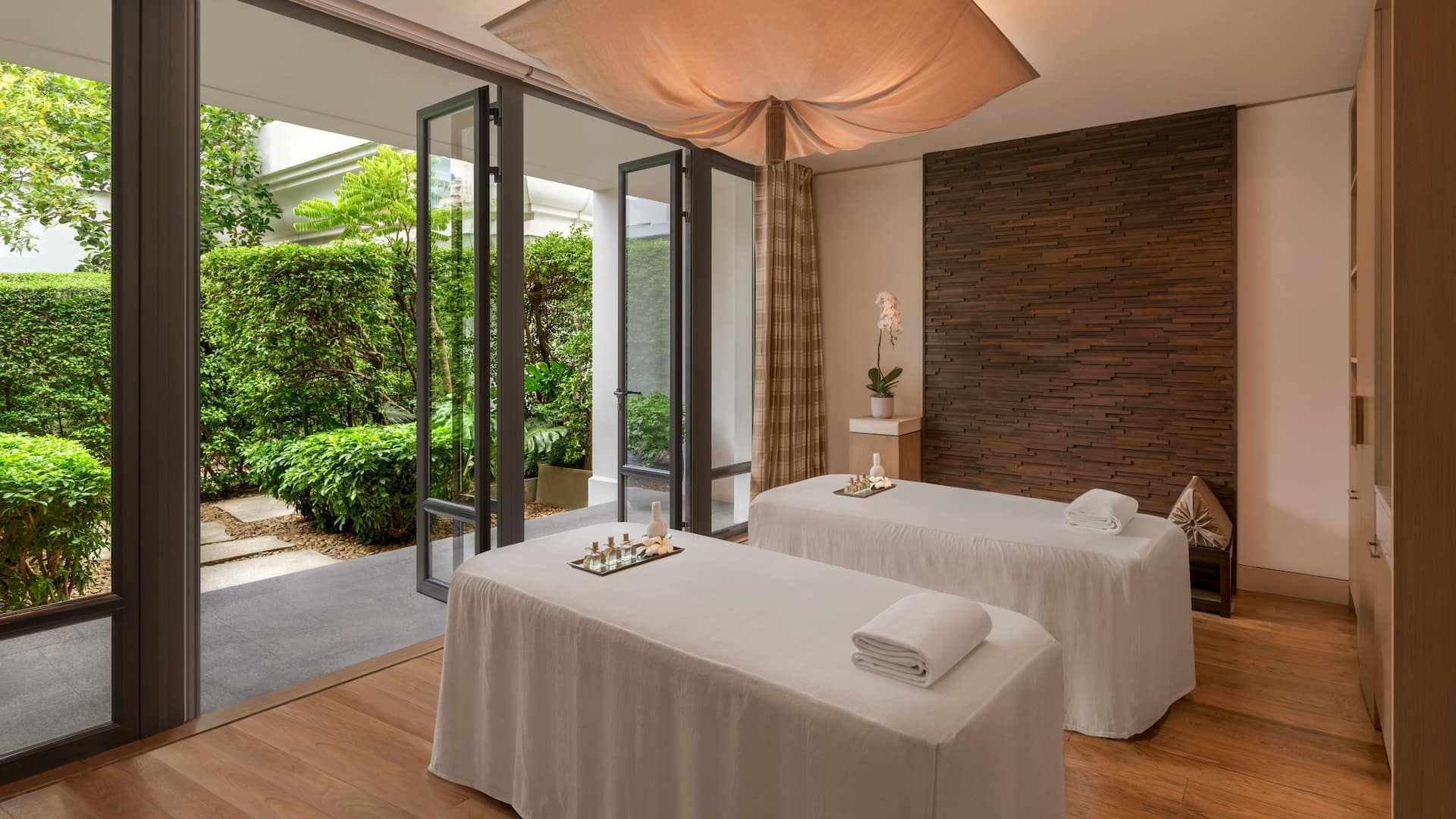 Grand Hyatt Erawan Bangkok Spa Treatment Room