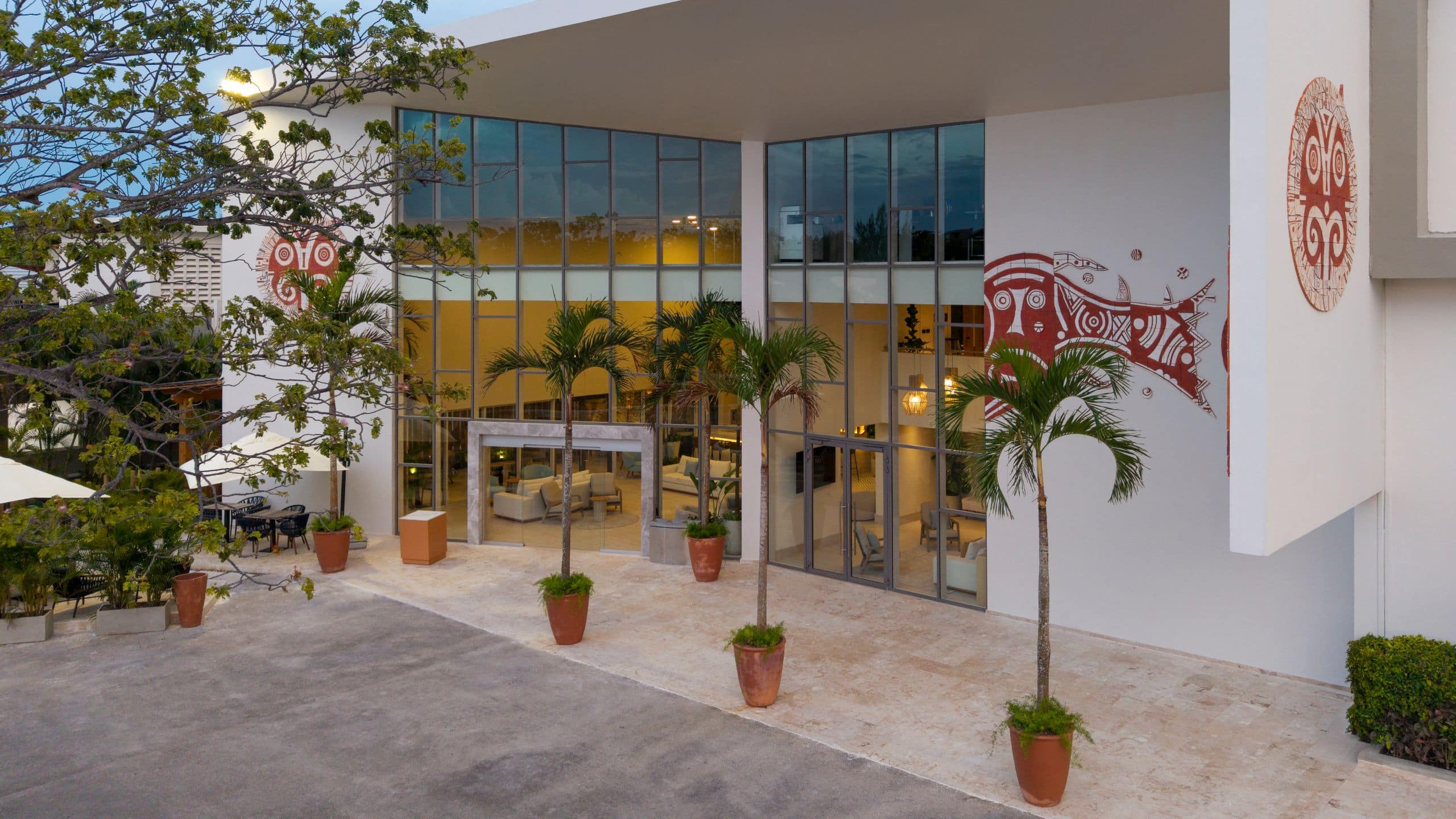 Royal Beach Hotel Punta Cana Hotel Exterior And Guest Entrance