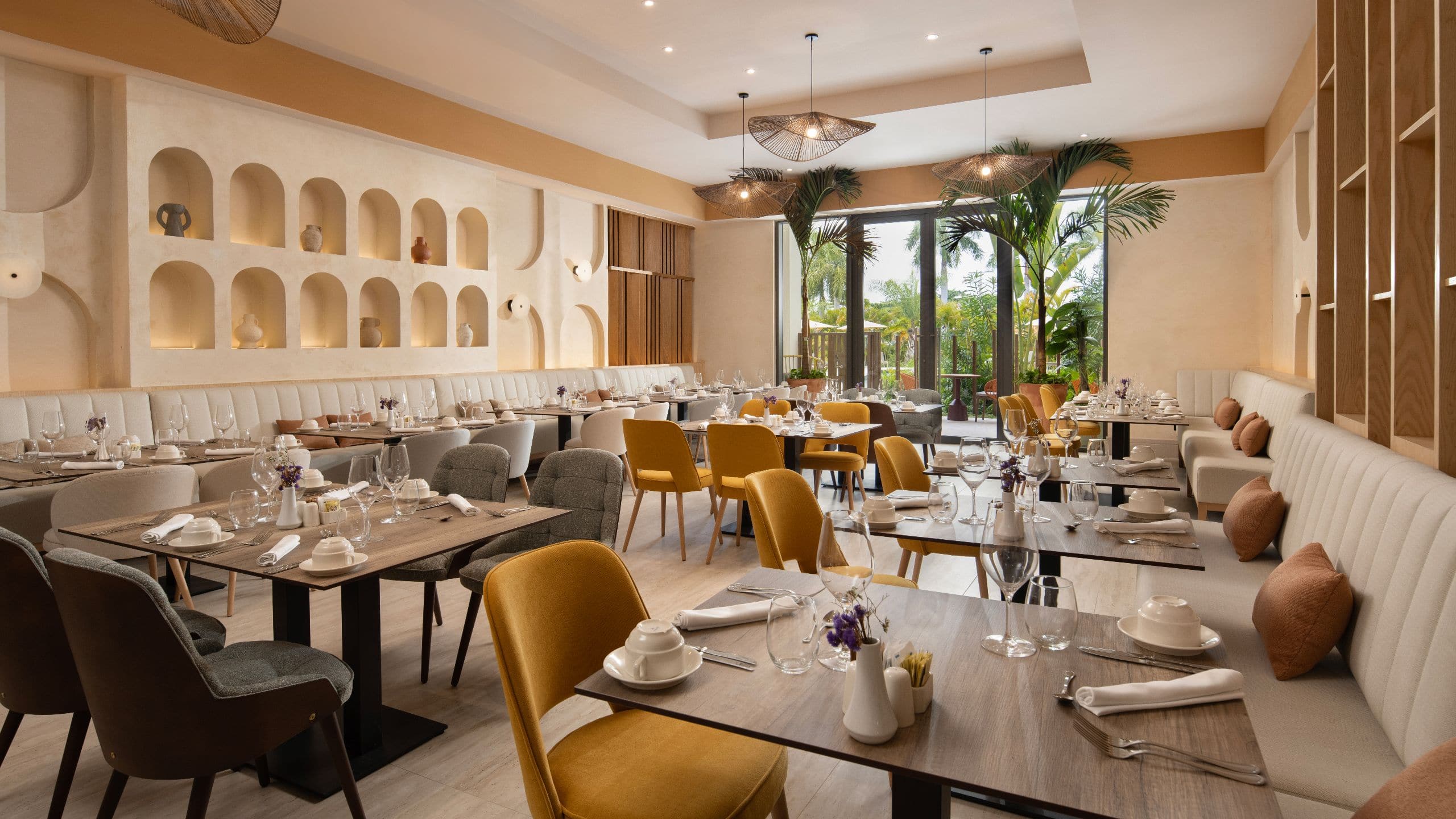 Royal Beach Hotel Punta Cana Restaurant Seating Area