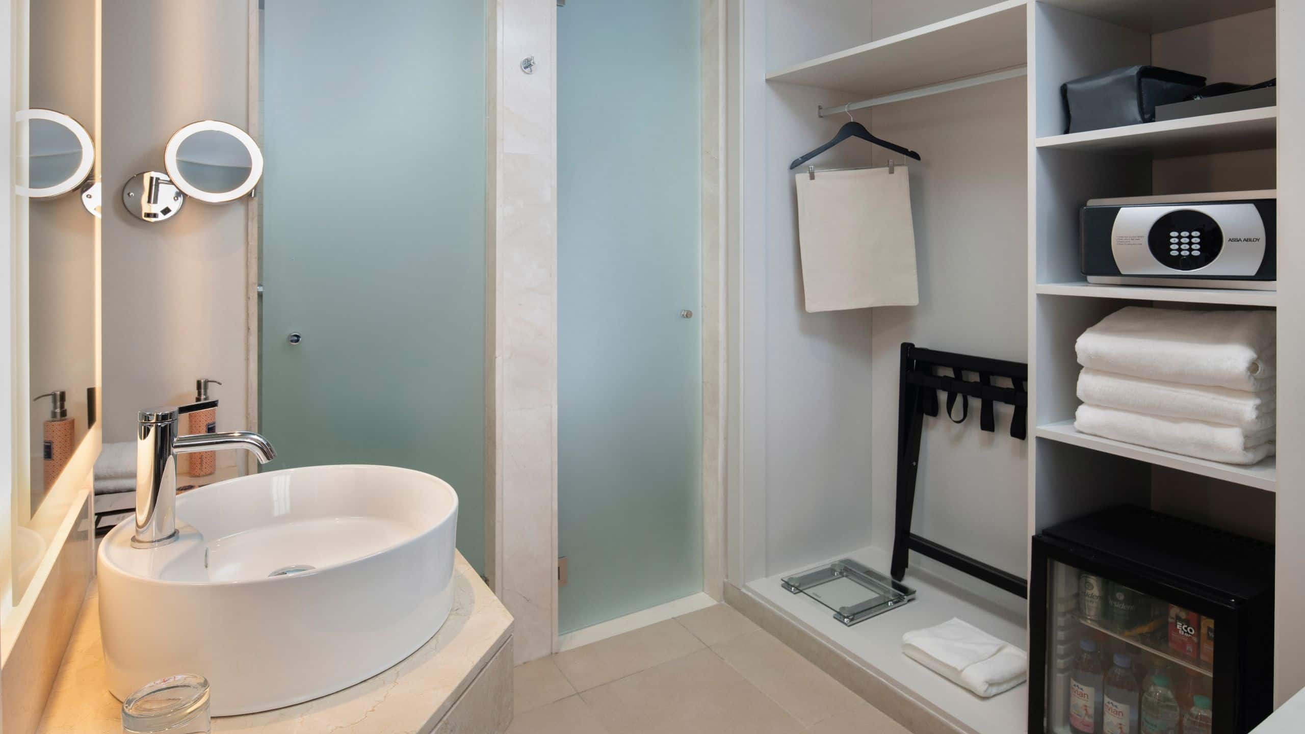 Royal Beach Hotel Punta Cana Deluxe Bathroom