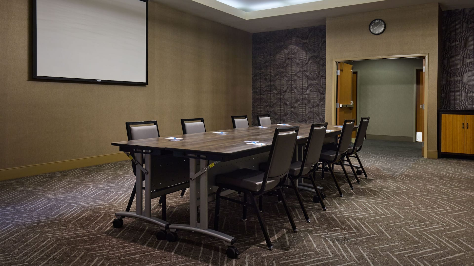 Hyatt House Seattle/Bellevue Meeting Space Boardroom