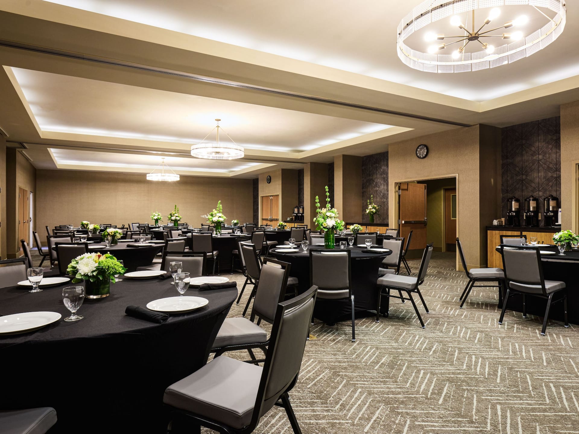 Hyatt House Seattle/Bellevue Meeting Space Rounds Angle