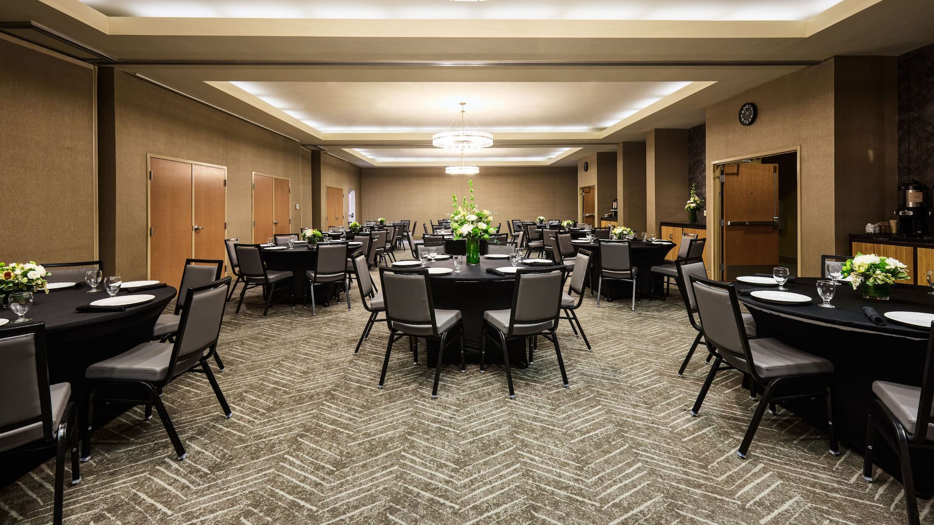 Hyatt House Seattle/Bellevue Meeting Space Rounds