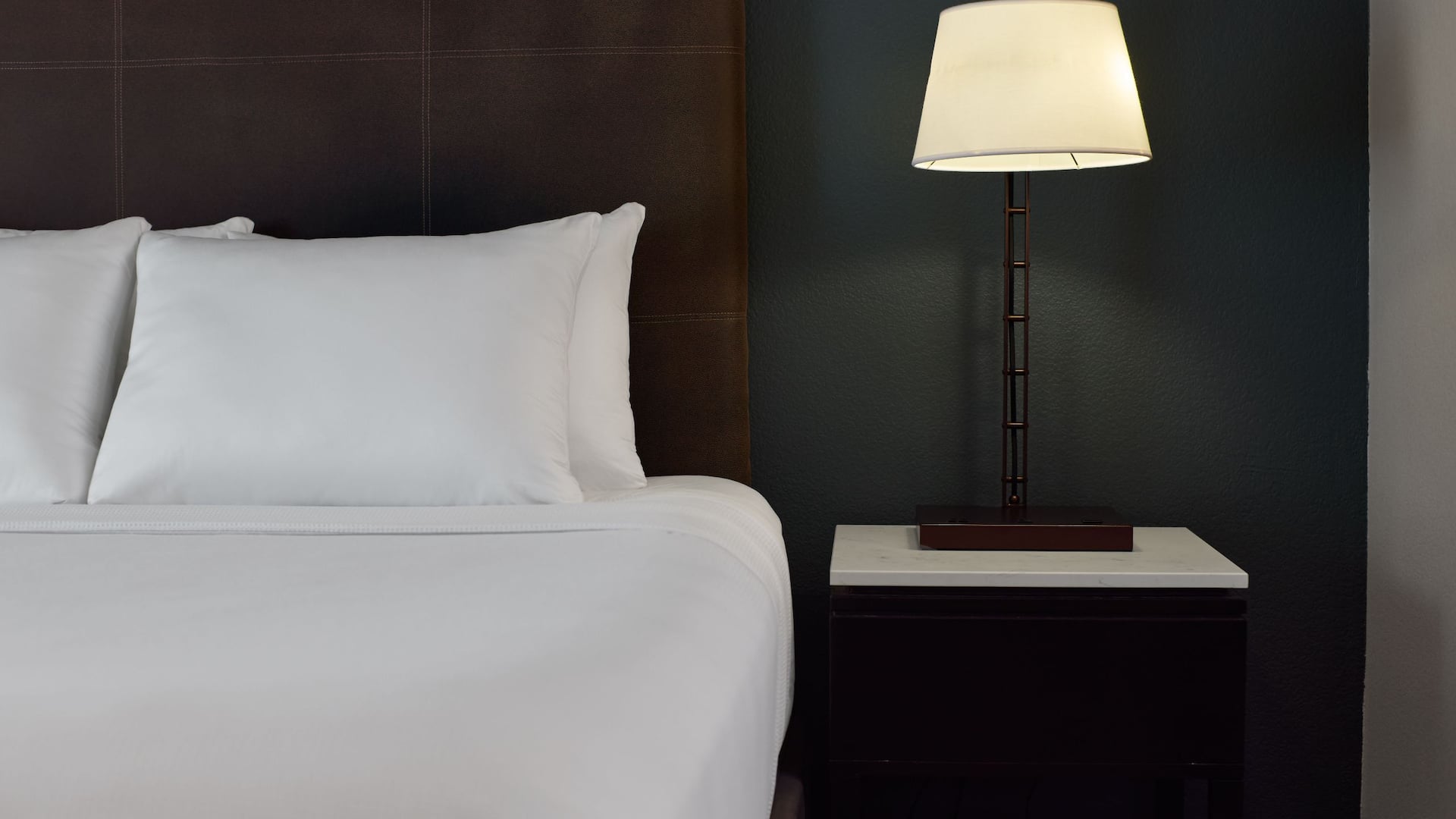 Hyatt House Seattle/Bellevue Guest Room Bed Detail