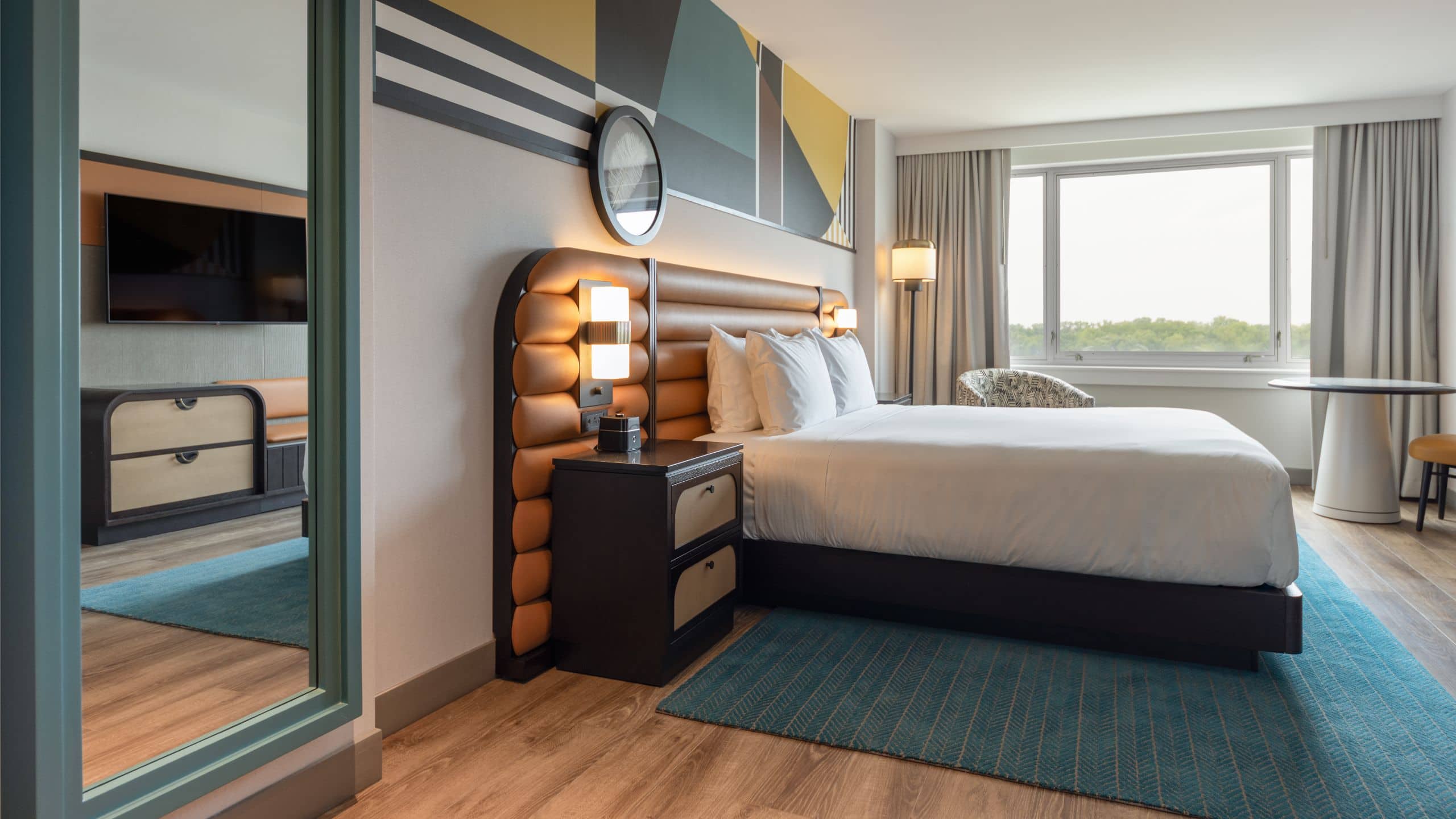 Hyatt Centric Chicago O’Hare King Bed With Mirror Detail And View