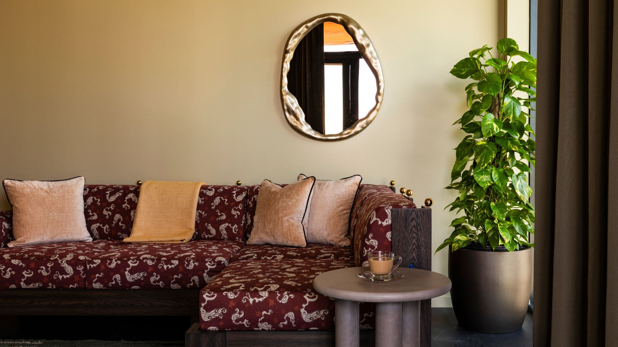 2/3 Hotel Saint Augustine, Bunkhouse Hotels Atelier King Suite Seating