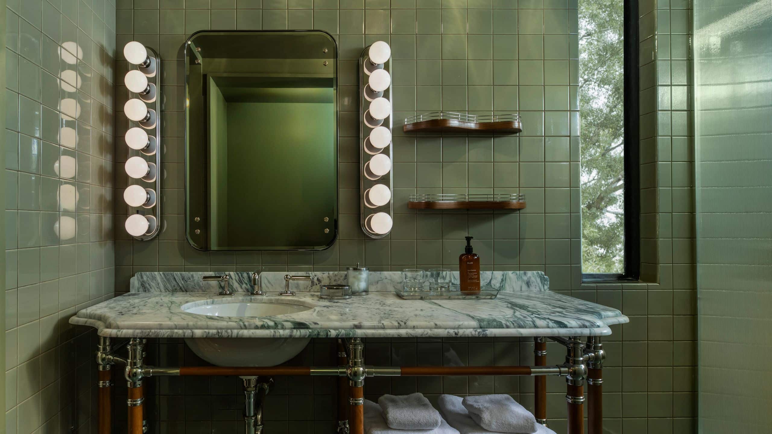 2 de 2 Hotel Saint Augustine, Bunkhouse Hotels Studio Double Queen Bathroom