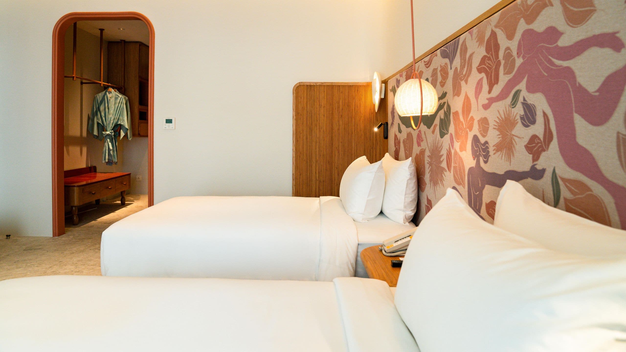 The Standard, Pattaya Na Jomtien Deluxe Twin Bedside