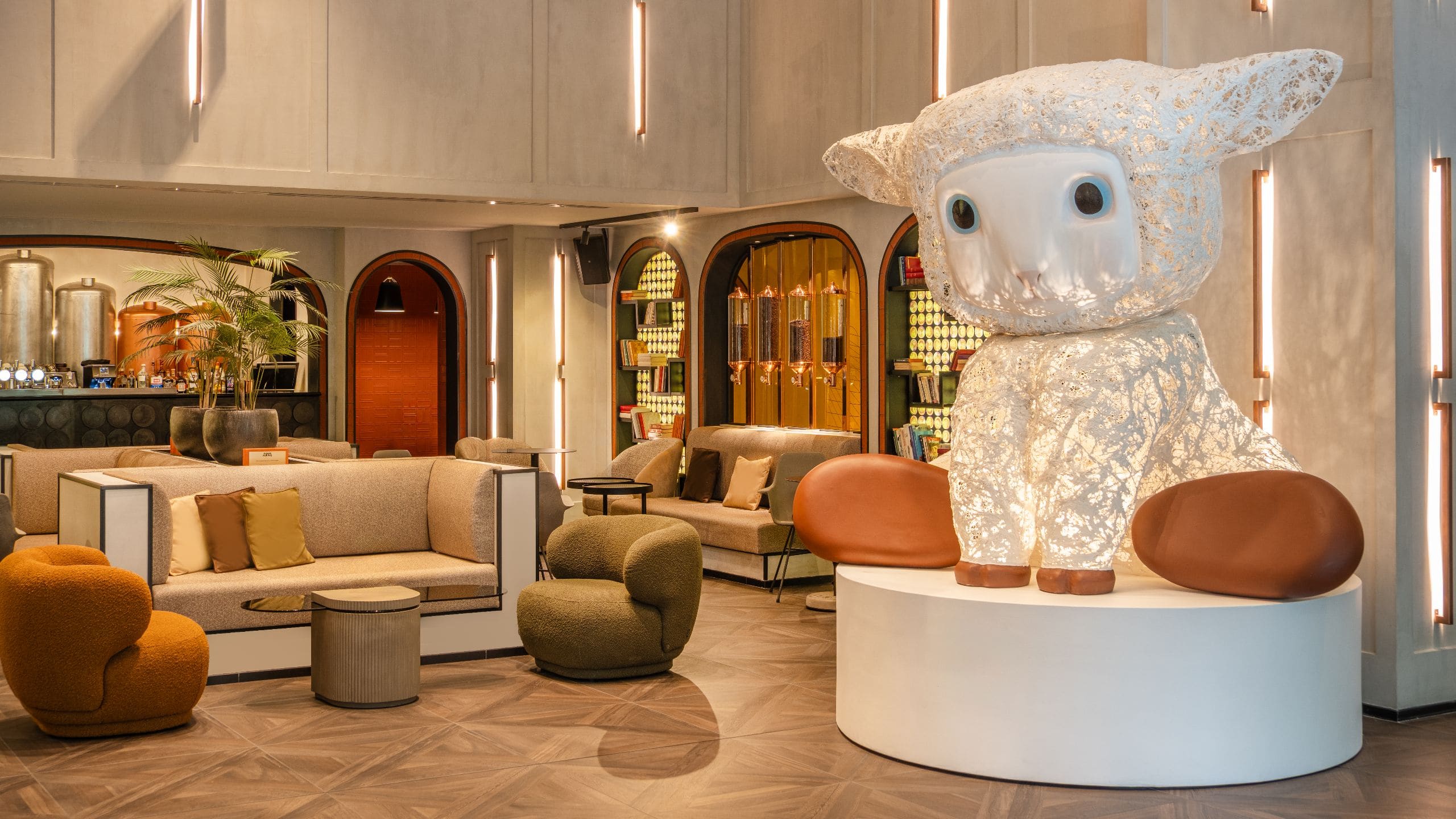 FirstName Toulouse Lobby Lounge With The Mascot