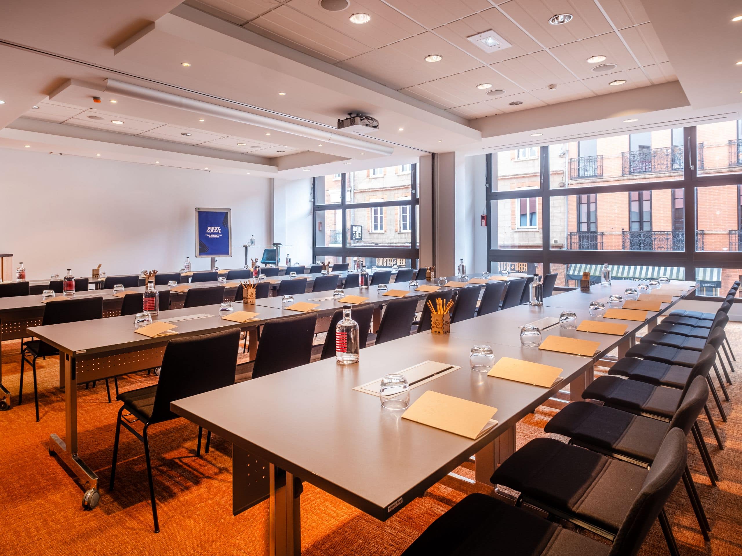 FirstName Toulouse Meeting Room Large