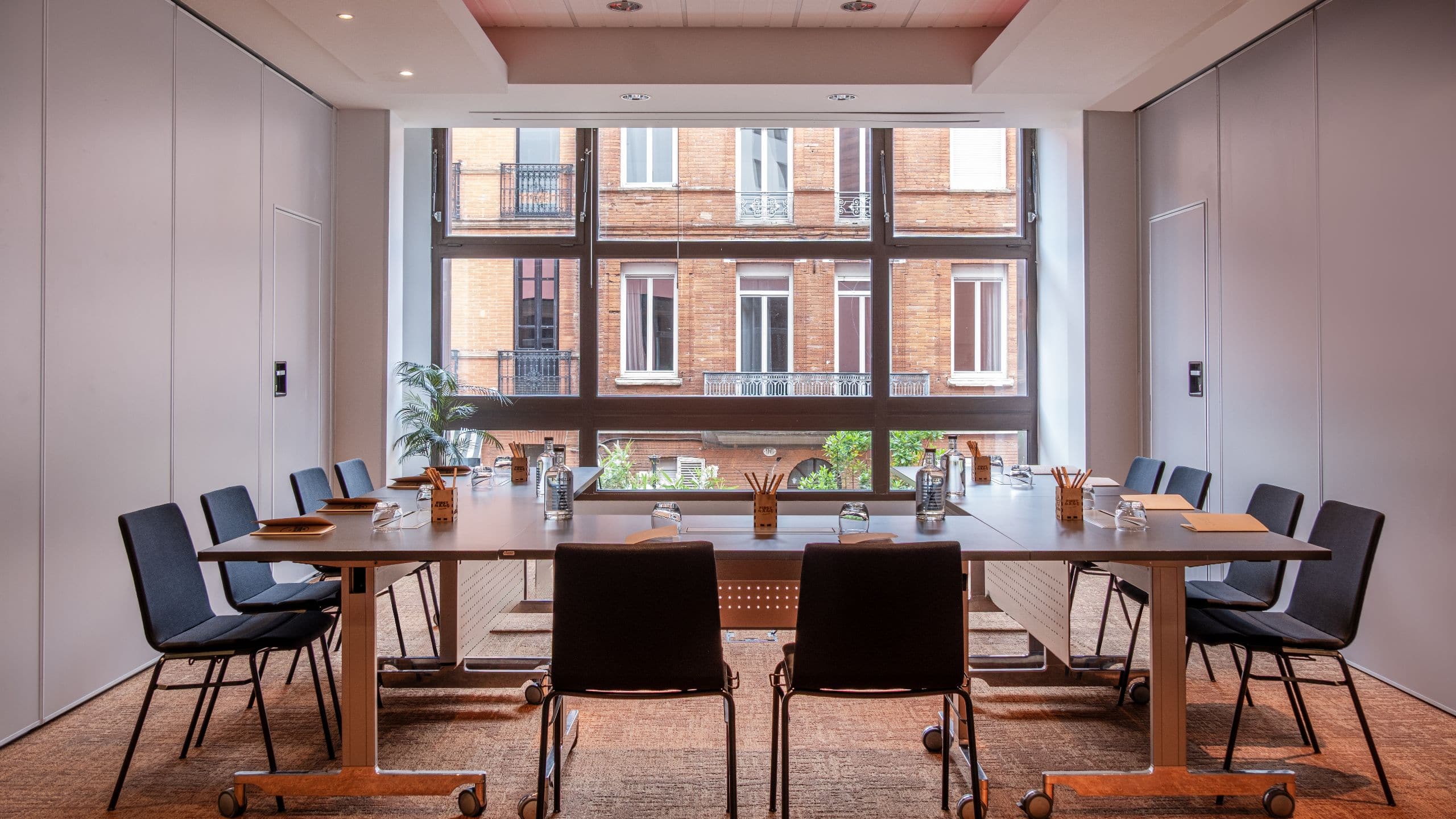 FirstName Toulouse Meeting Room Small