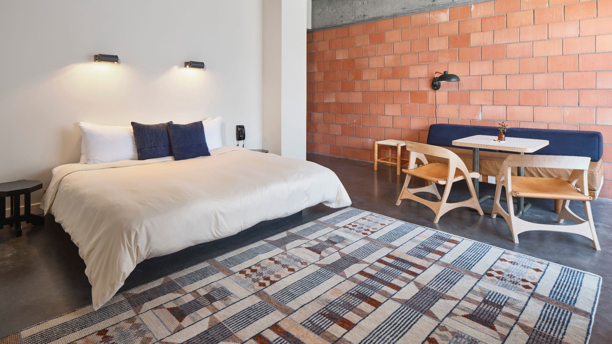 第 4，共 4 Carpenter Hotel, Bunkhouse Hotels Large King Bed