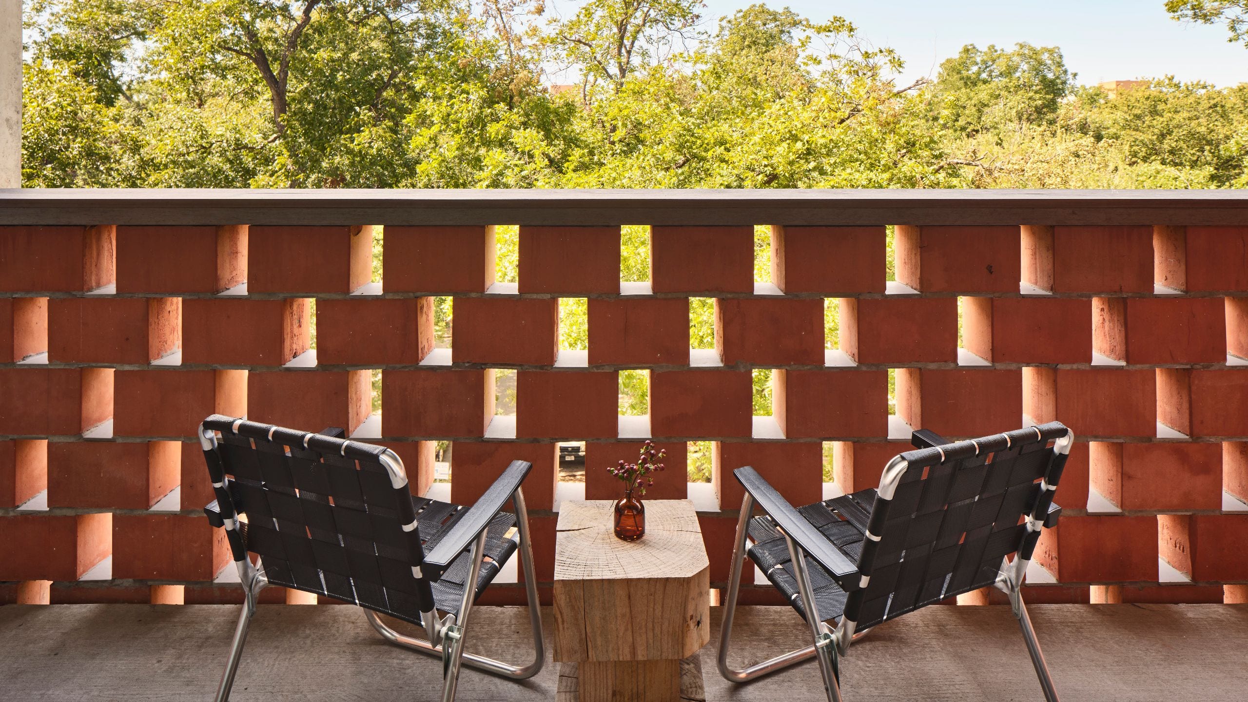 第 2，共 4 Carpenter Hotel, Bunkhouse Hotels Standard King Room Patio