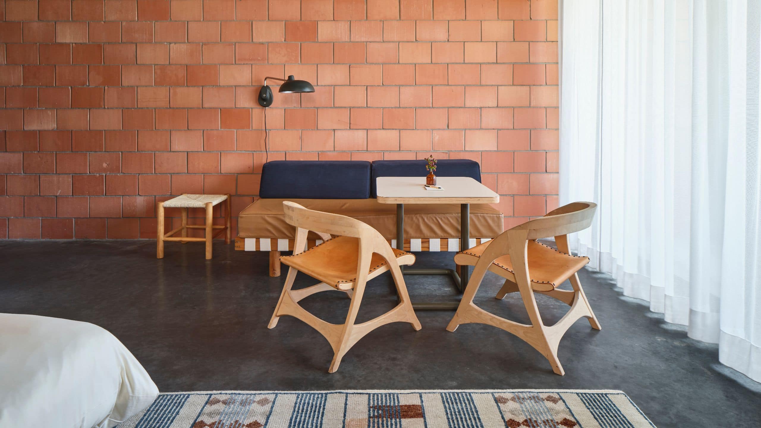 Carpenter Hotel, Bunkhouse Hotels Large King Seating
