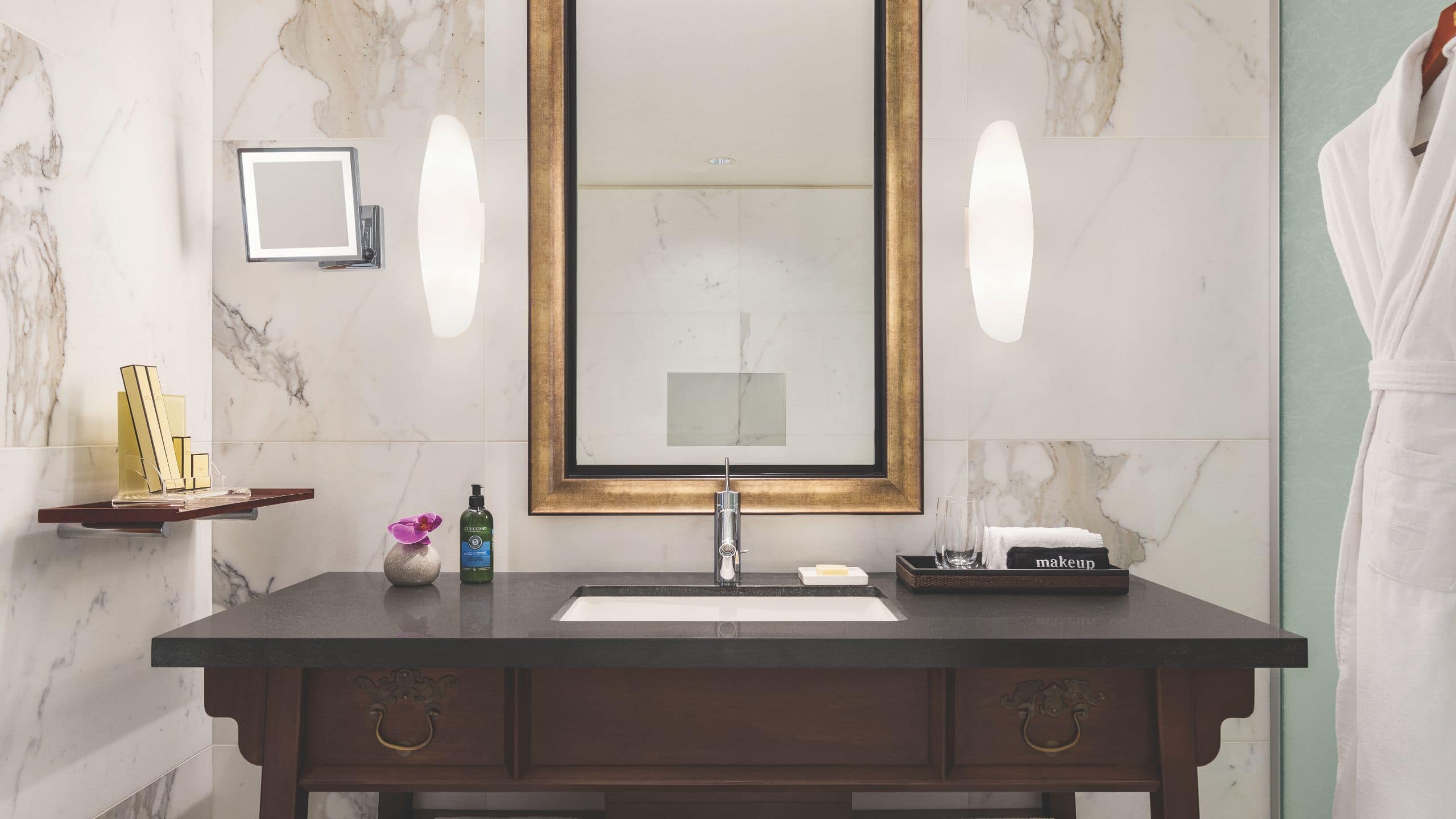 3 of 3 Hyatt Vancouver Downtown Alberni Deluxe King Room Bathroom Vanity