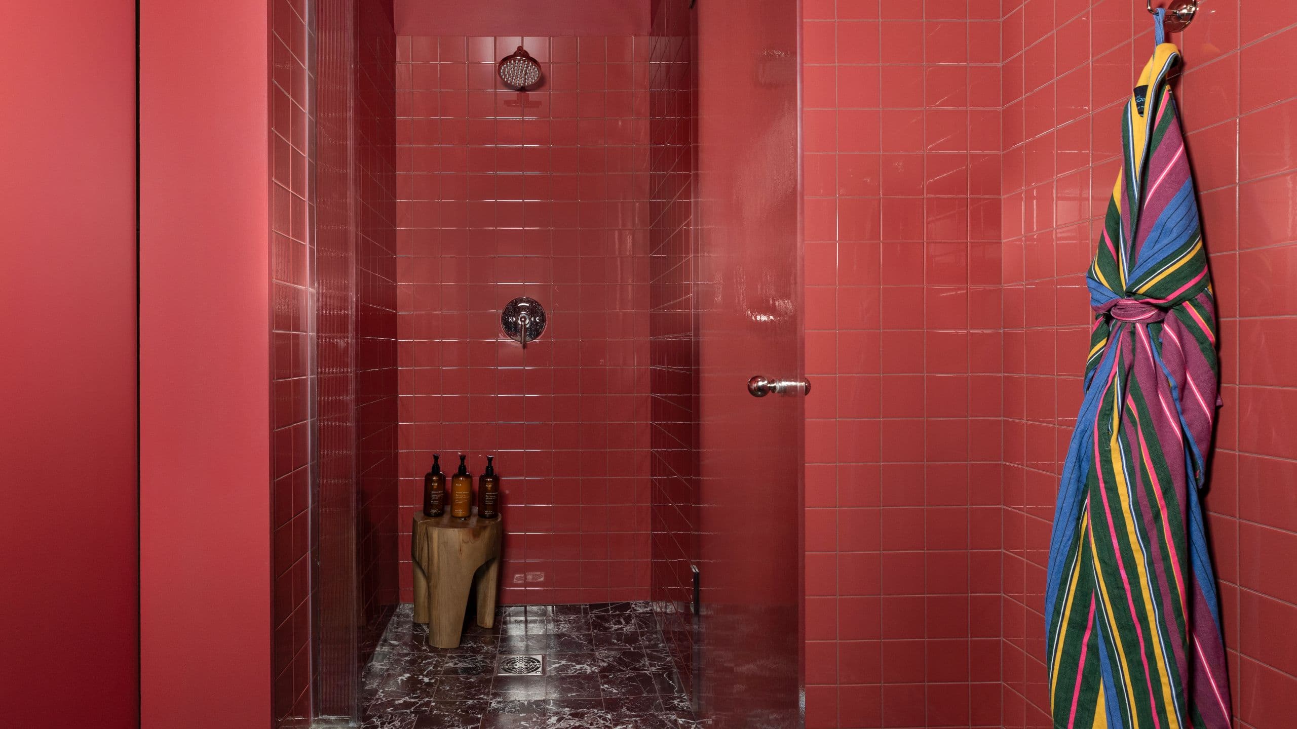 3 de 3 Hotel Saint Augustine, Bunkhouse Hotels Petite Queen Bathroom