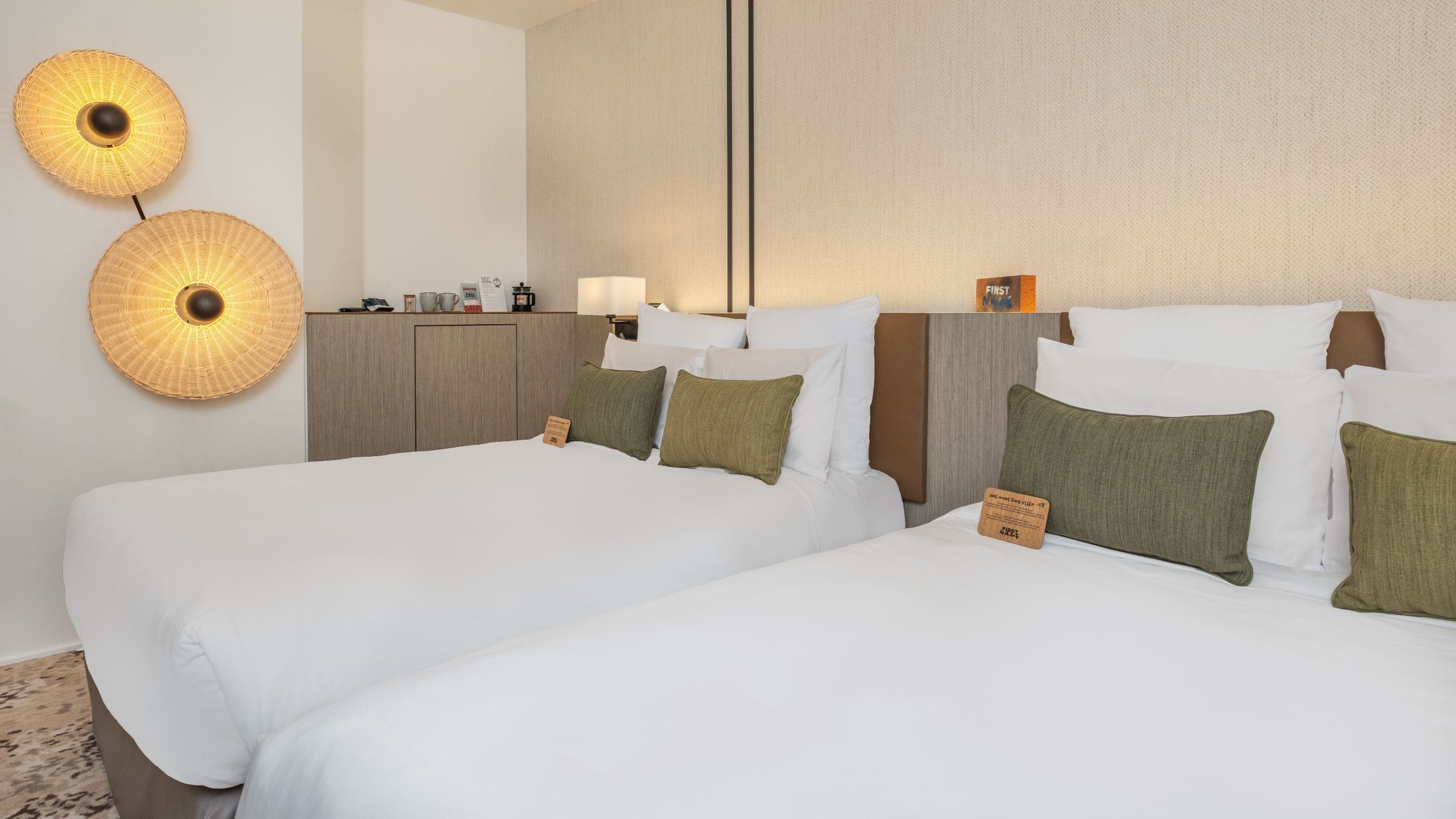 1 de 5 FirstName Toulouse Guestroom Two Double Beds