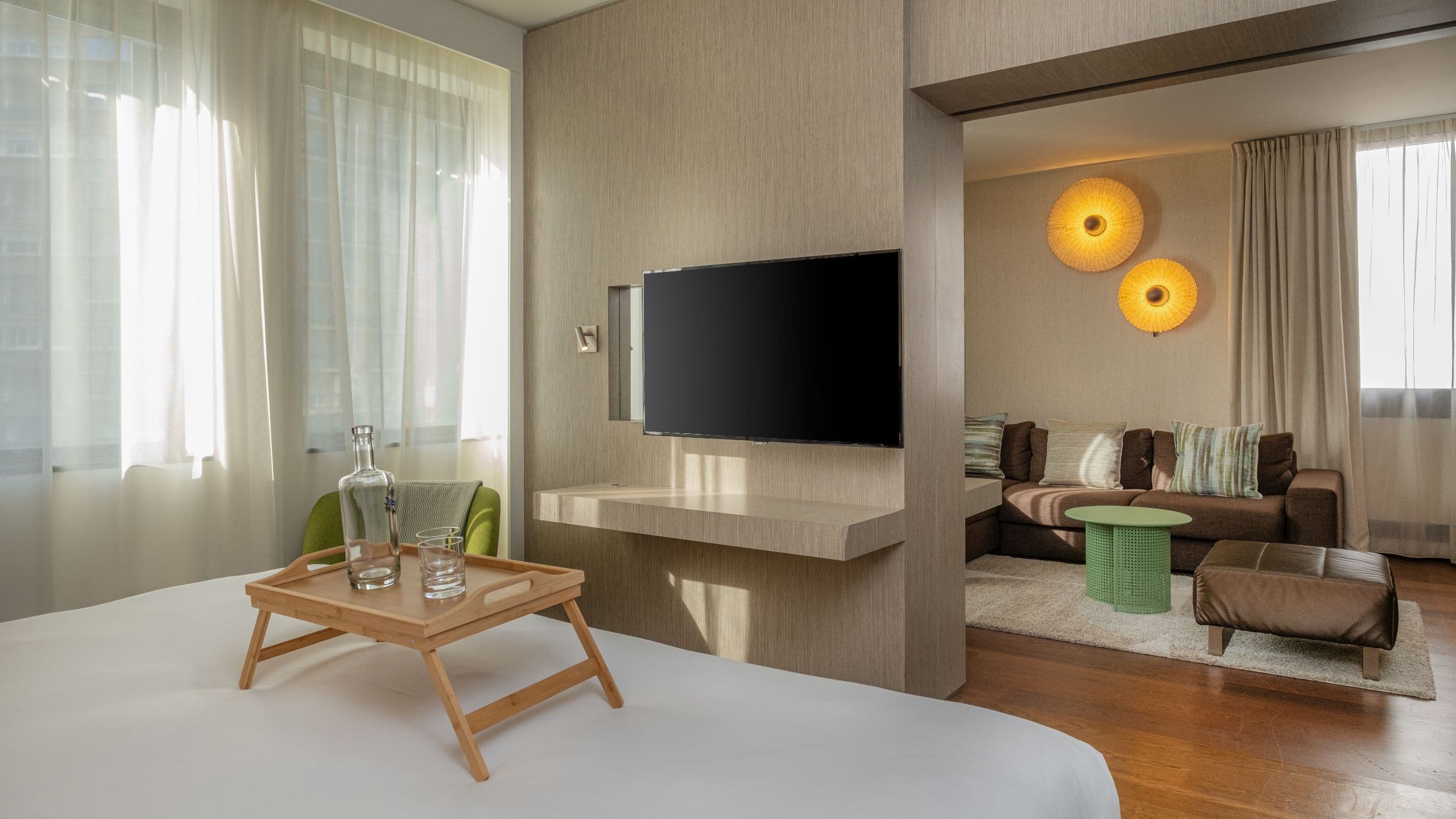 5 de 6 FirstName Toulouse Suite Bedroom And Living Room View