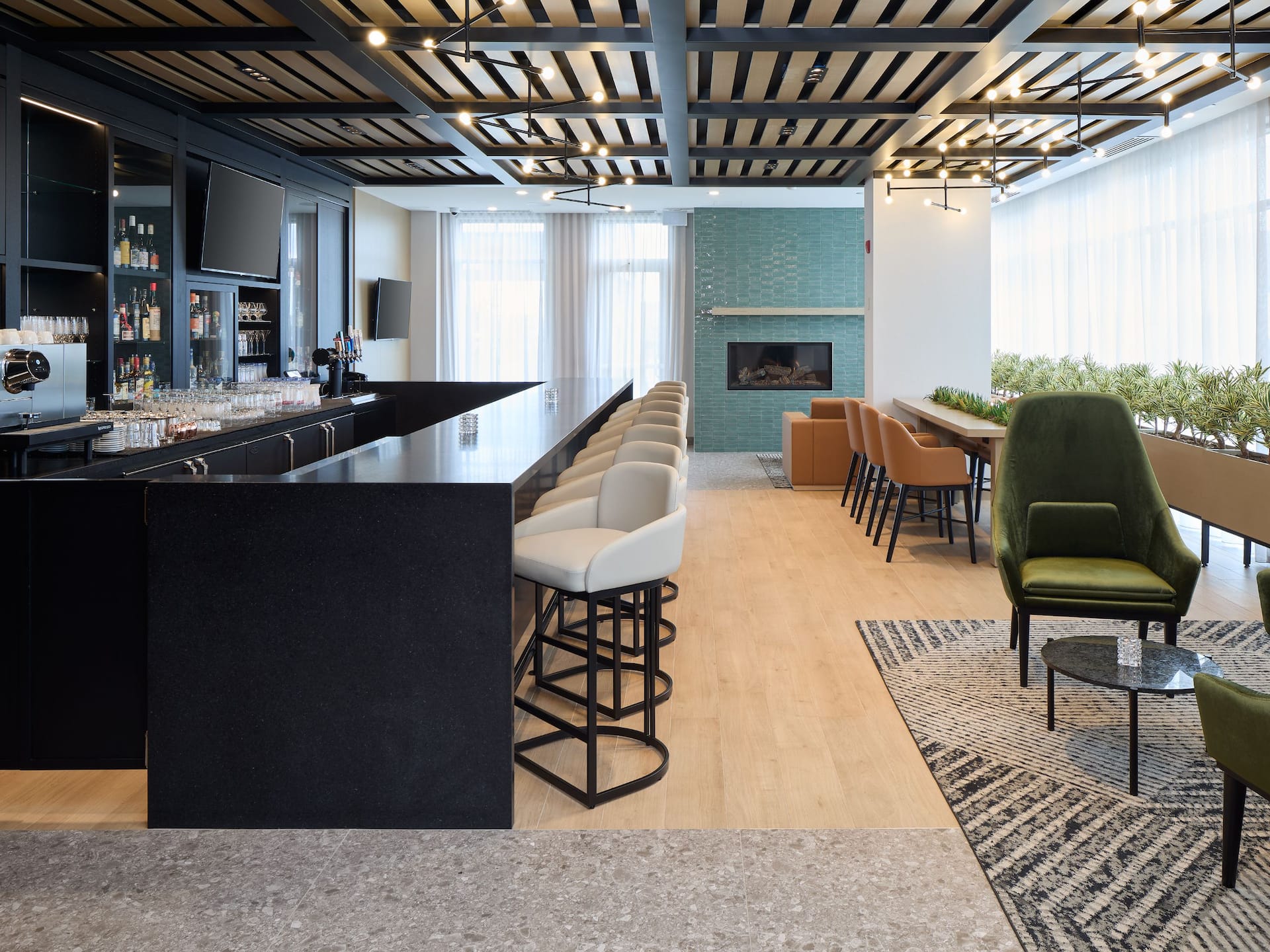 Hyatt Place Montreal Airport Lobby Bar