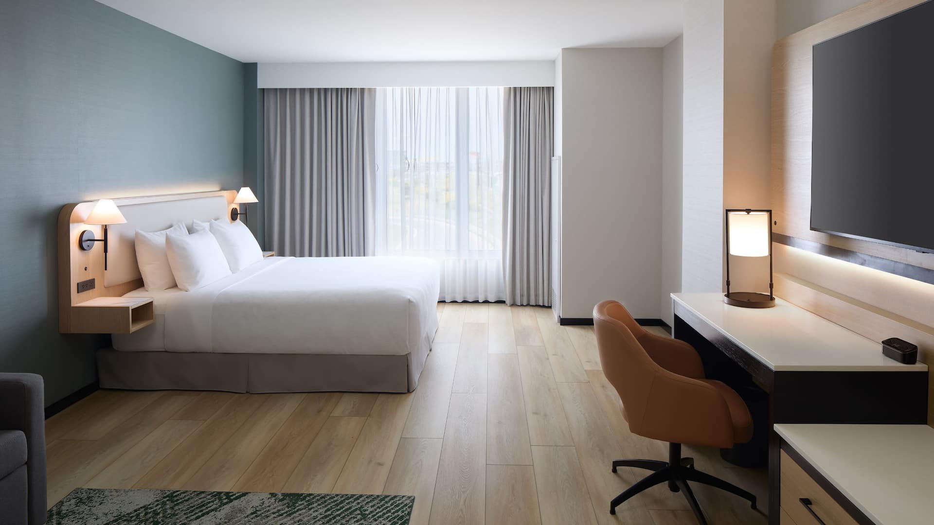 Hyatt Place Montreal Airport King Bed