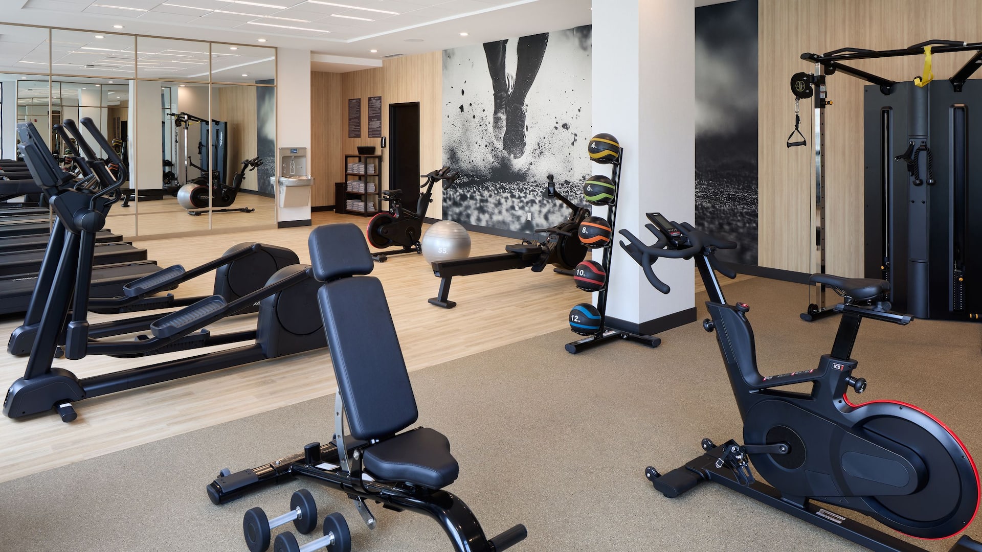 Hyatt Place Montreal Airport Gym