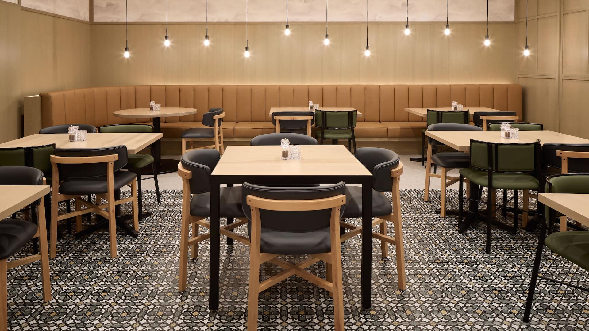Hyatt Place Montreal Airport Restaurant Seating