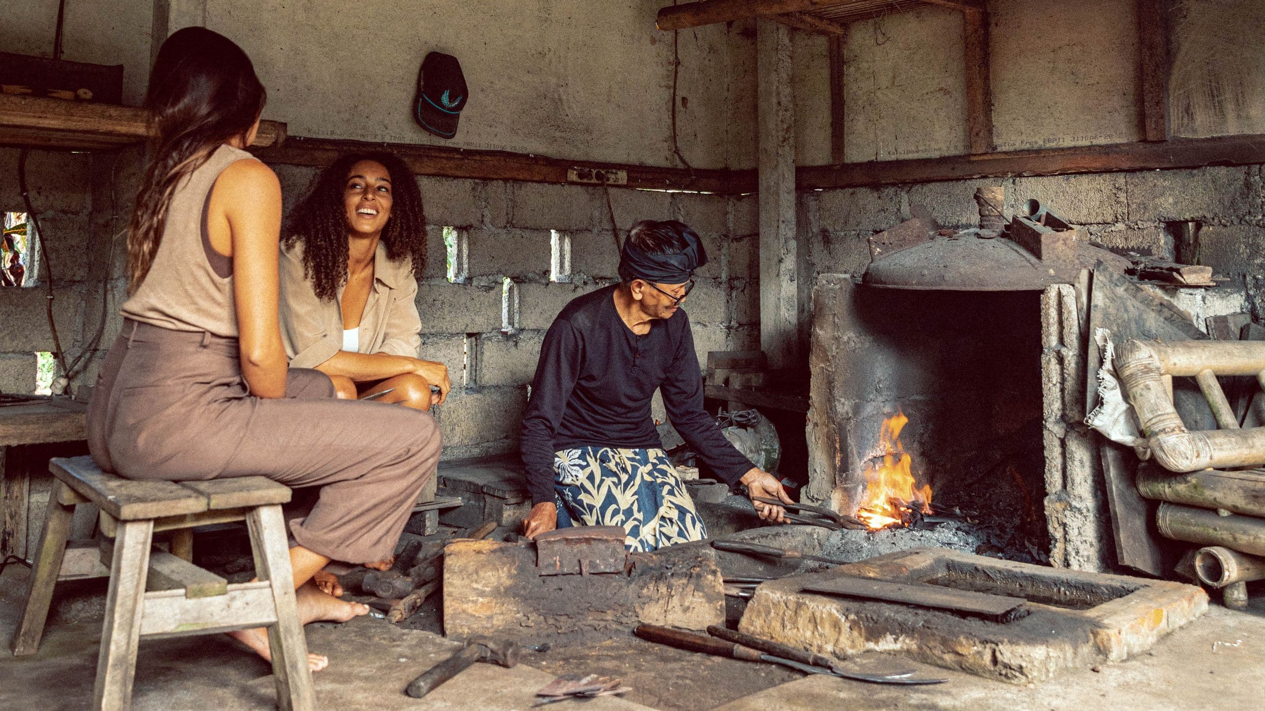 Alila Women Man Knife Making